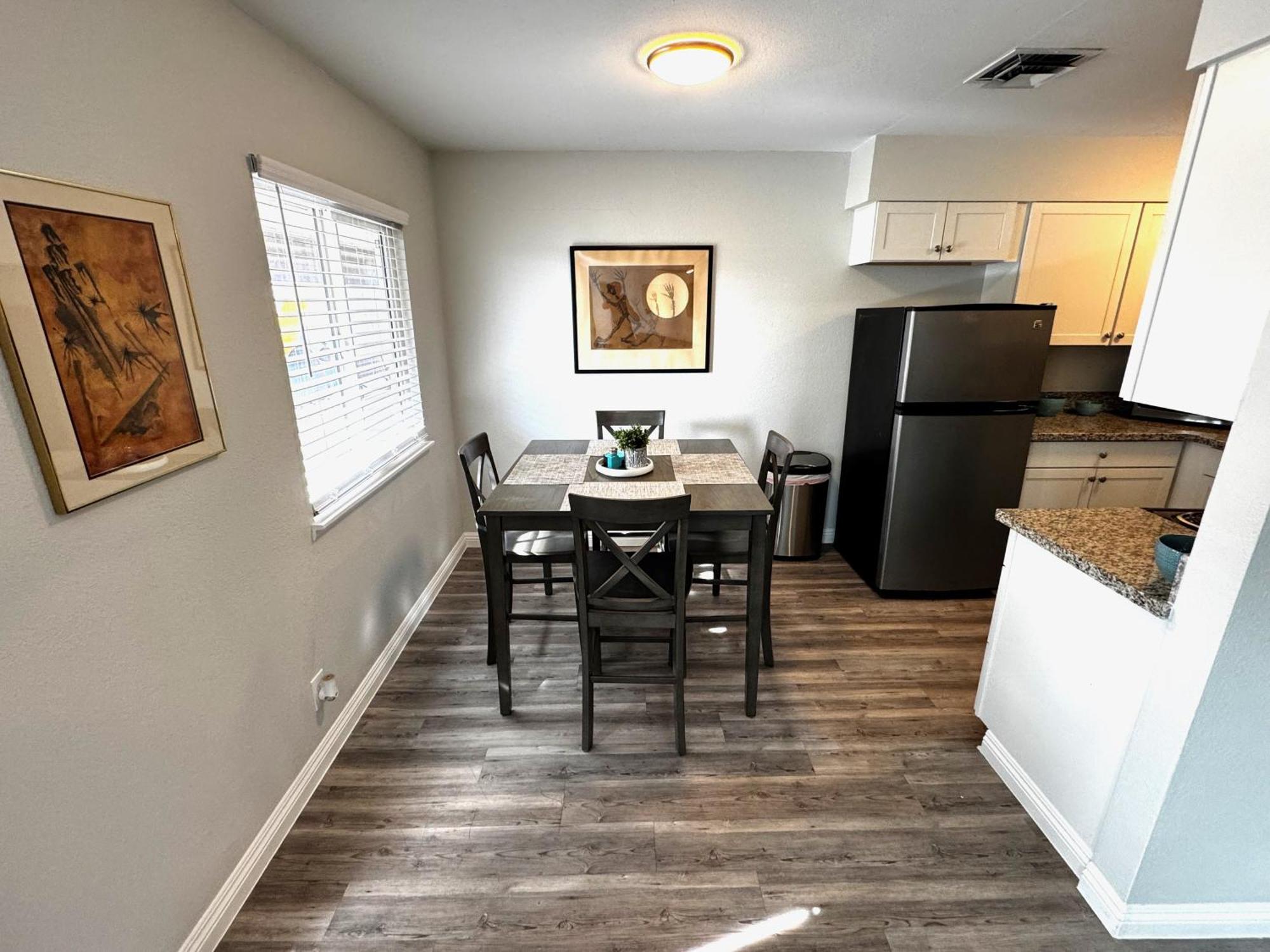 Apartment Downtown Walk Everywhere Turnkey Mid-century Fully Furnished & Renovated! *