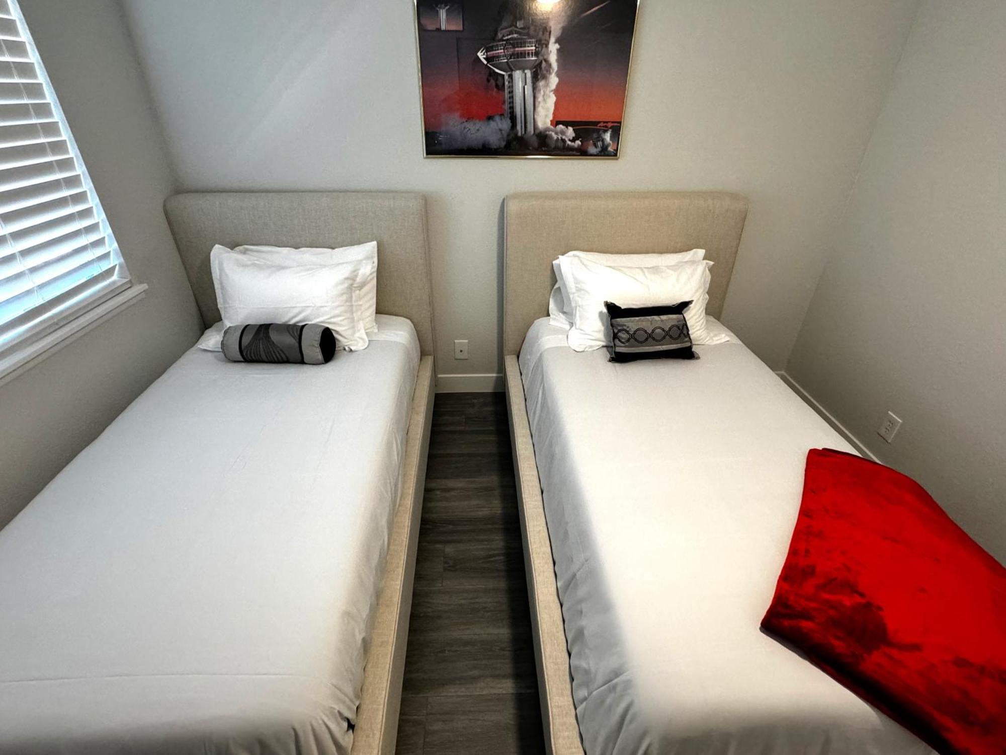 Downtown Walk Everywhere Turnkey Mid-century Fully Furnished & Renovated! Apartment Las Vegas