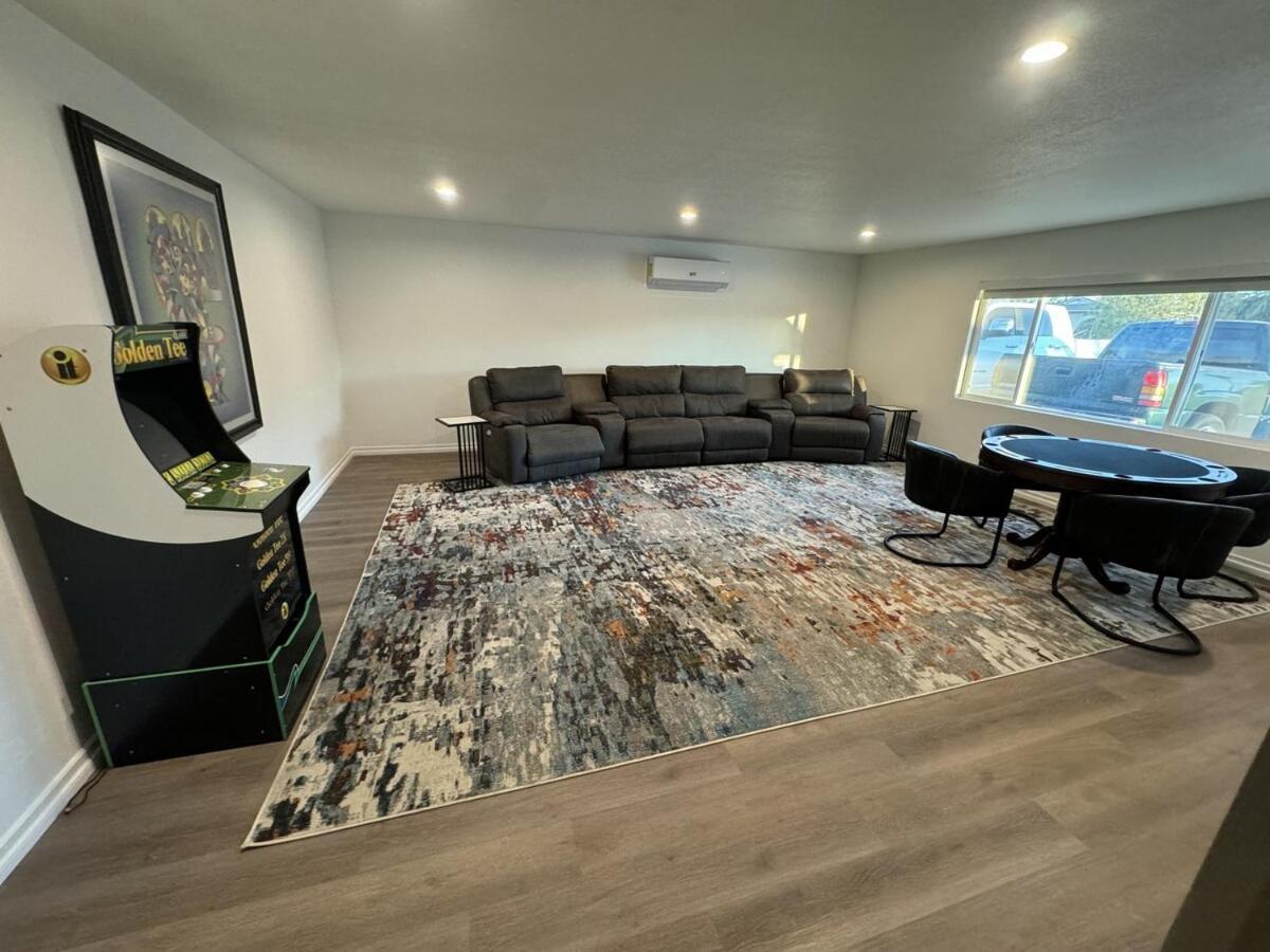 Holiday home Modern Hip Oasis Near Vegas Strip