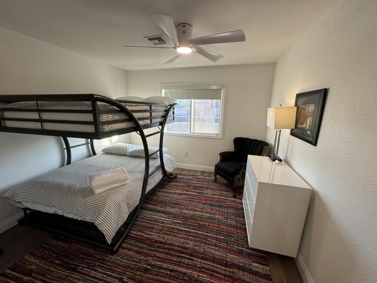 Modern Hip Oasis Near Vegas Strip Las Vegas