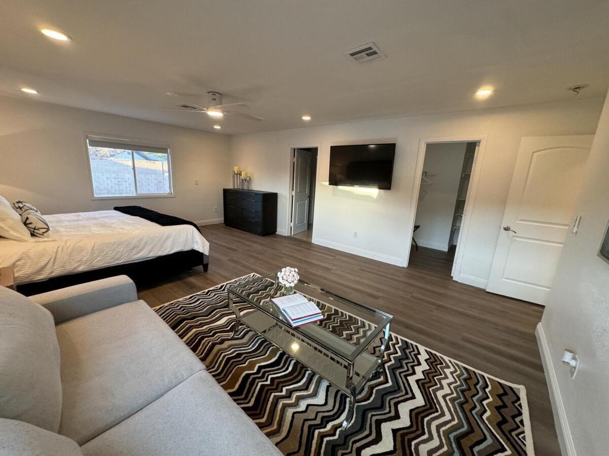 Modern Hip Oasis Near Vegas Strip Las Vegas
