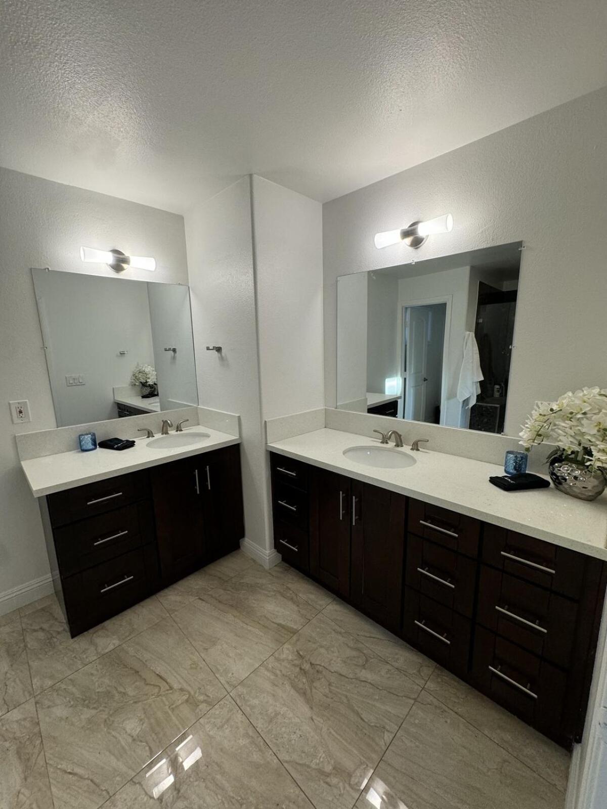Modern Hip Oasis Near Vegas Strip Holiday home