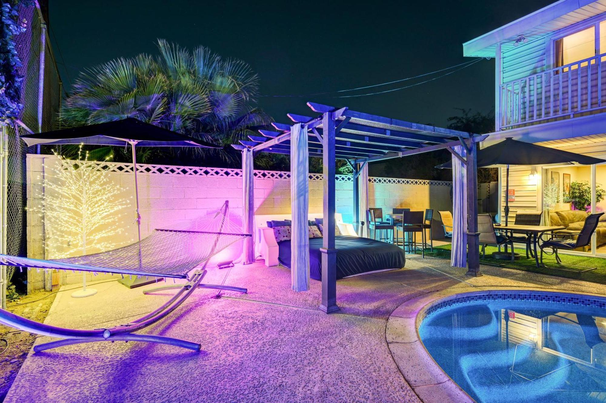 Large House, 15 Beds, Heated Pool, Hot Tub, Bbq, Close To Strip Villa Las Vegas