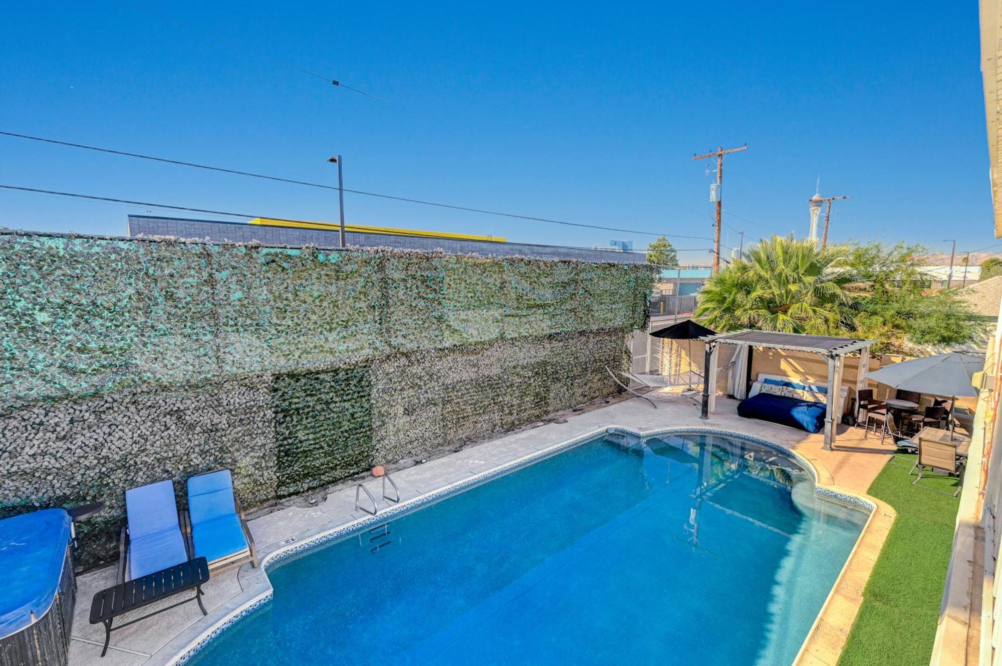 Large House, 15 Beds, Heated Pool, Hot Tub, Bbq, Close To Strip Las Vegas