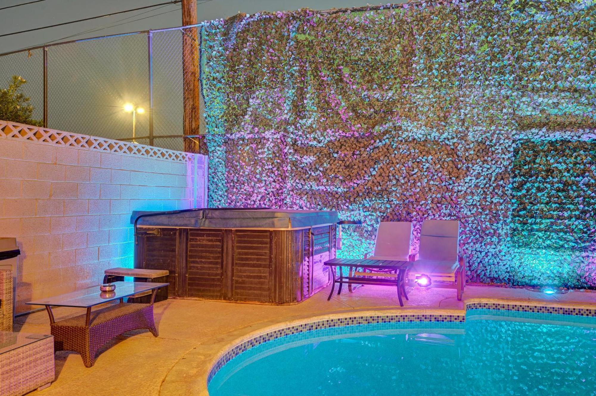 Large House, 15 Beds, Heated Pool, Hot Tub, Bbq, Close To Strip