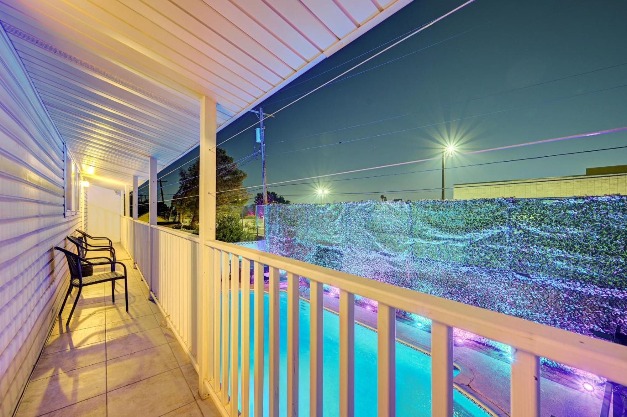 Large House, 15 Beds, Heated Pool, Hot Tub, Bbq, Close To Strip Villa *