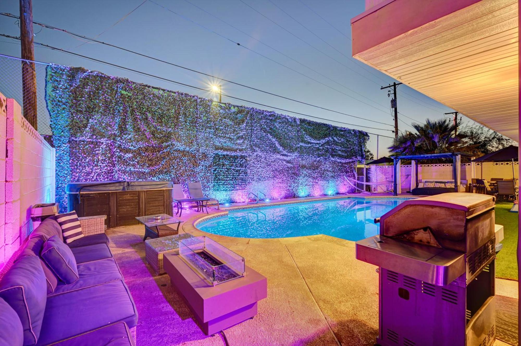 Large House, 15 Beds, Heated Pool, Hot Tub, Bbq, Close To Strip Villa Las Vegas