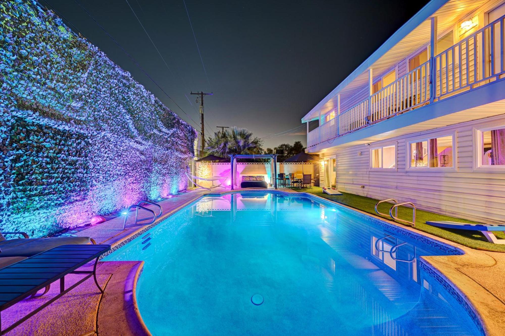 Large House, 15 Beds, Heated Pool, Hot Tub, Bbq, Close To Strip Las Vegas