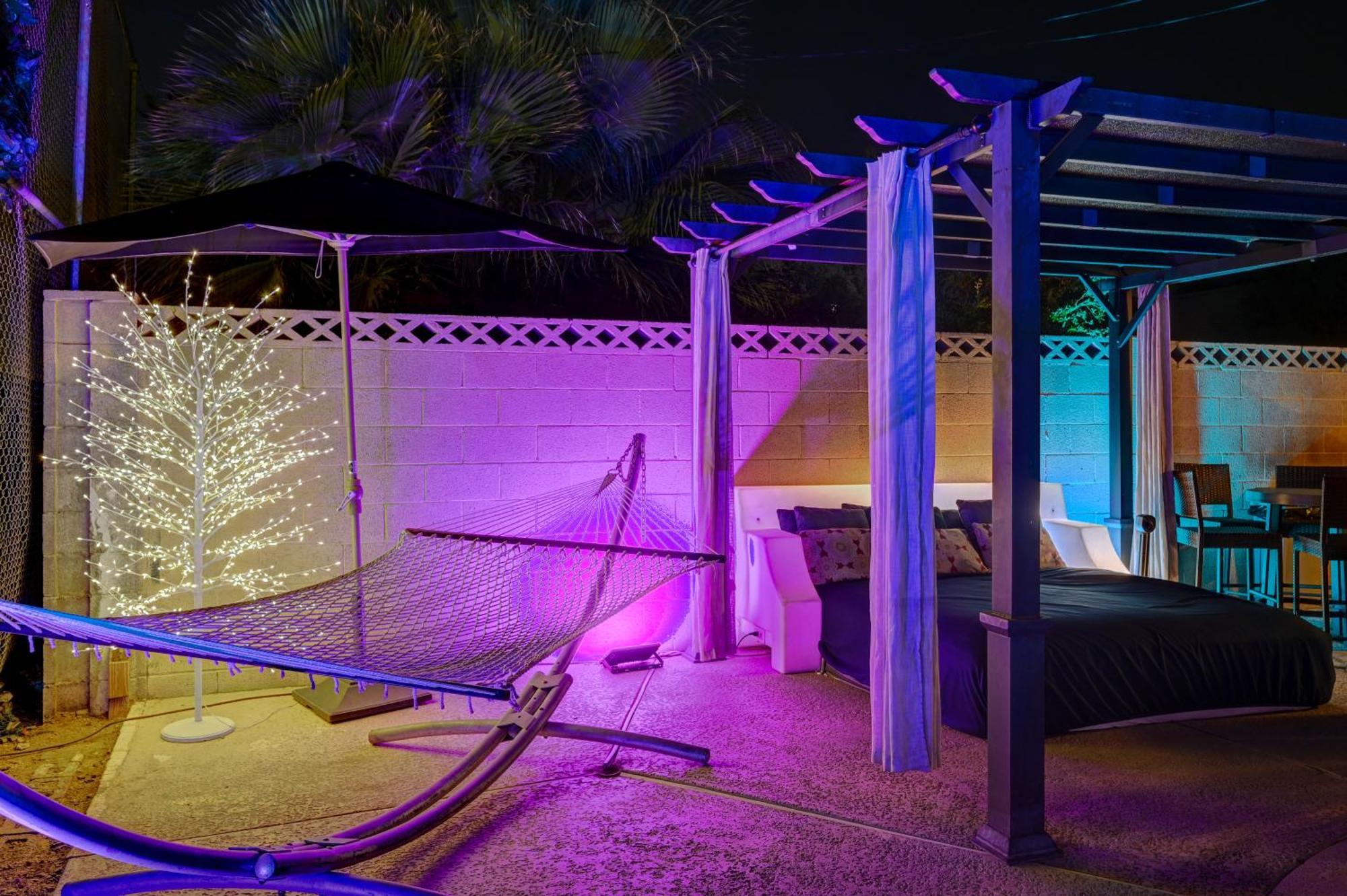 Large House, 15 Beds, Heated Pool, Hot Tub, Bbq, Close To Strip