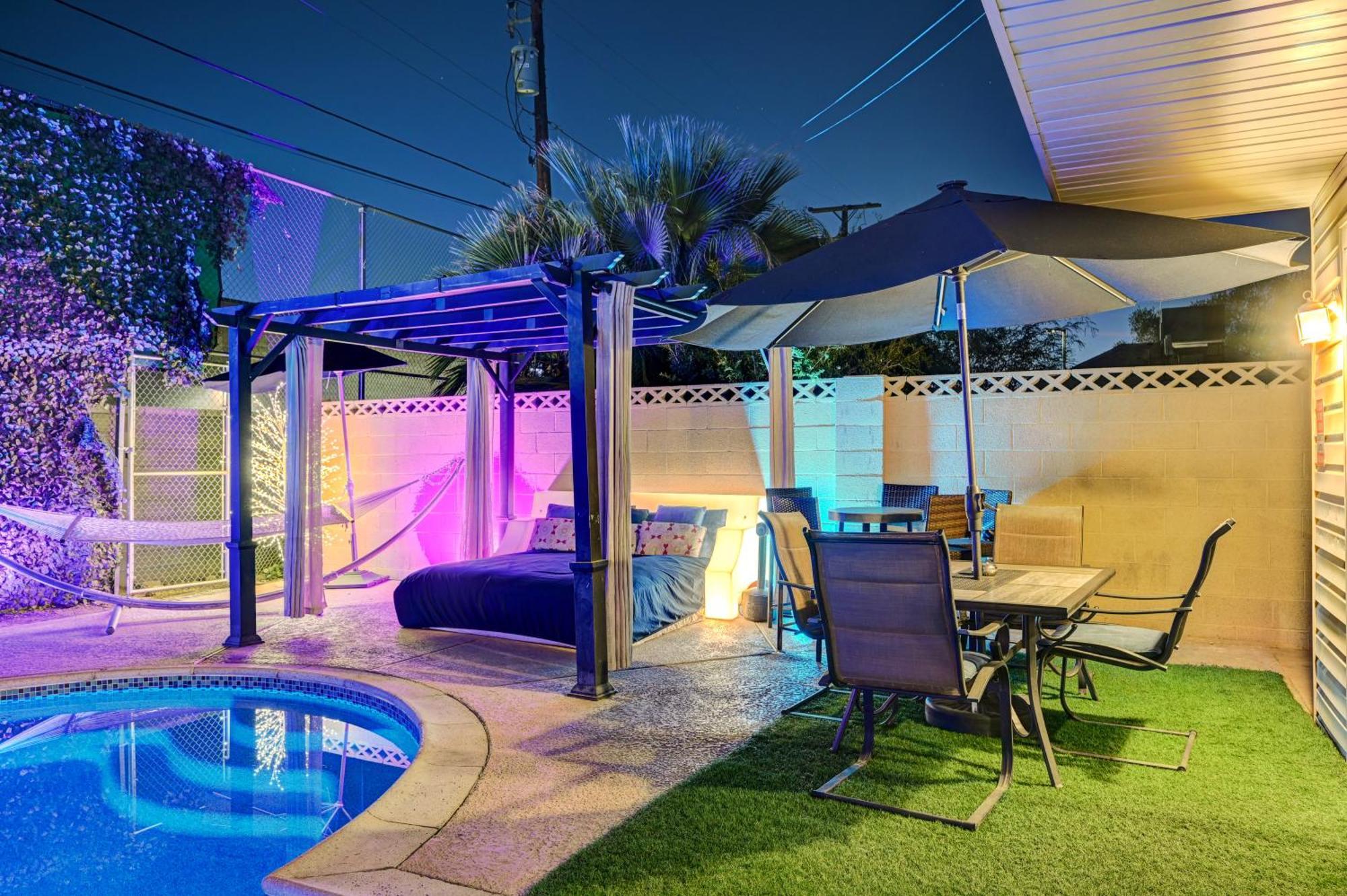 Large House, 15 Beds, Heated Pool, Hot Tub, Bbq, Close To Strip Villa *