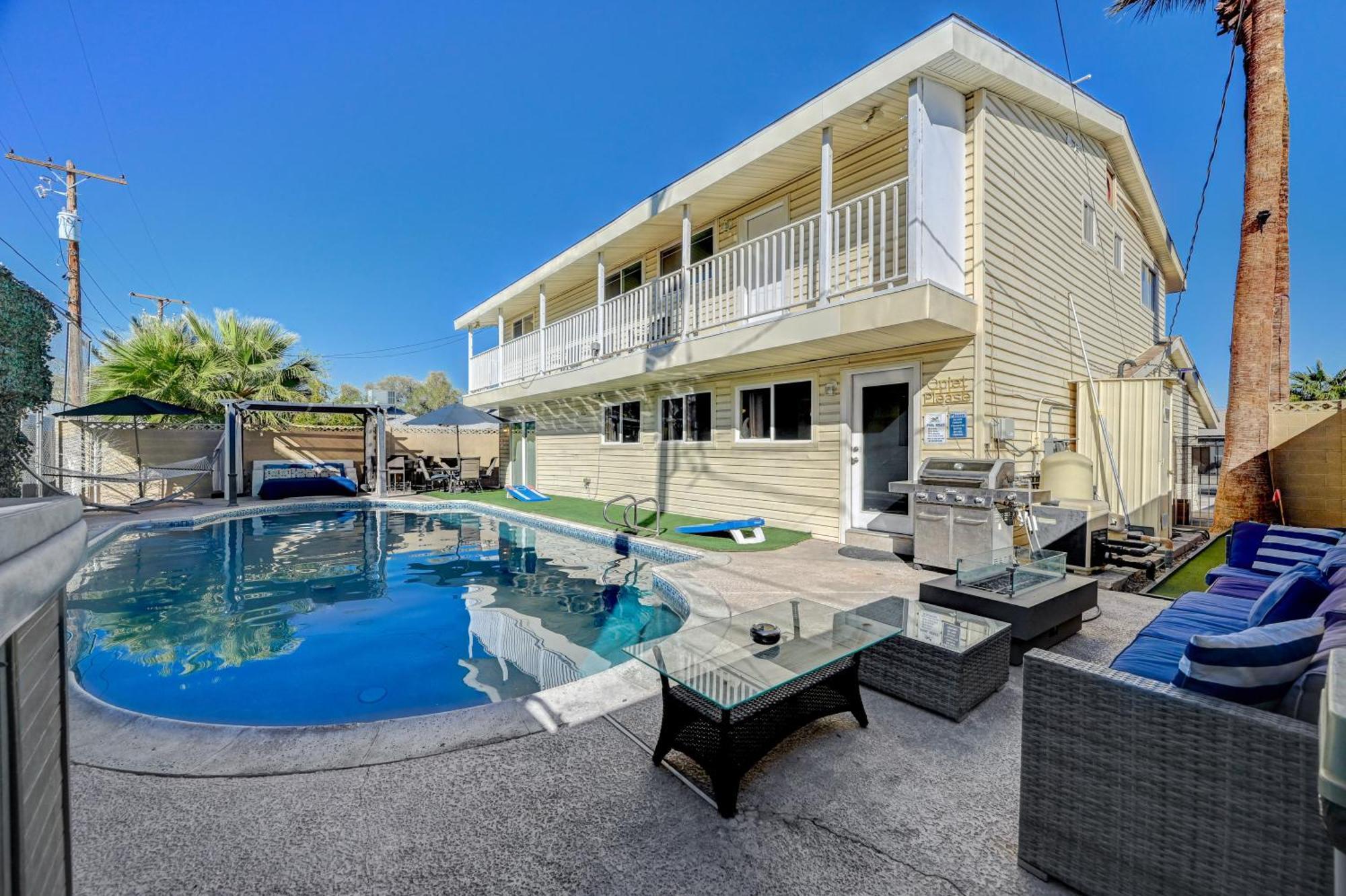 Large House, 15 Beds, Heated Pool, Hot Tub, Bbq, Close To Strip Las Vegas