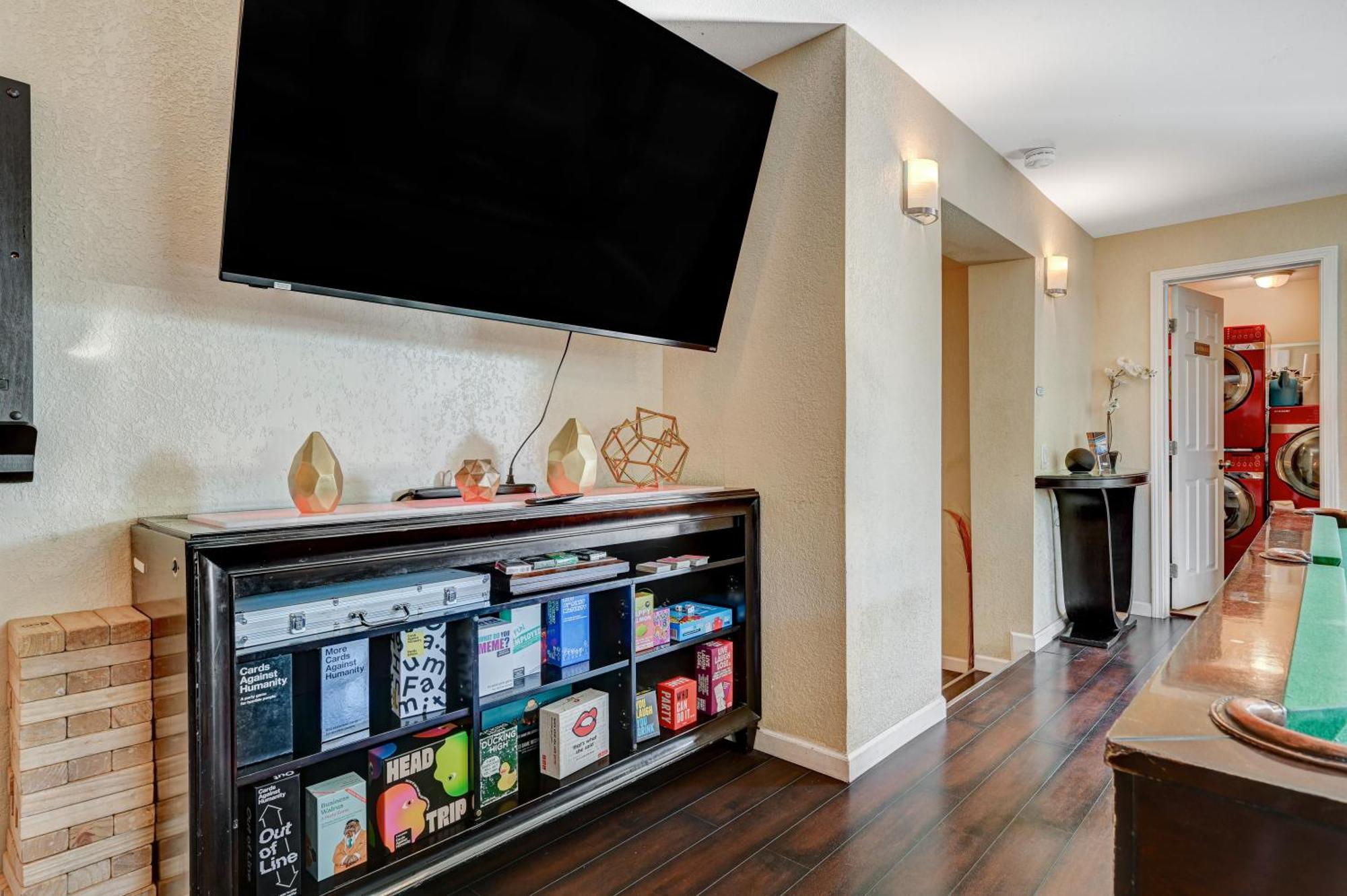 Large House, 15 Beds, Heated Pool, Hot Tub, Bbq, Close To Strip * Las Vegas