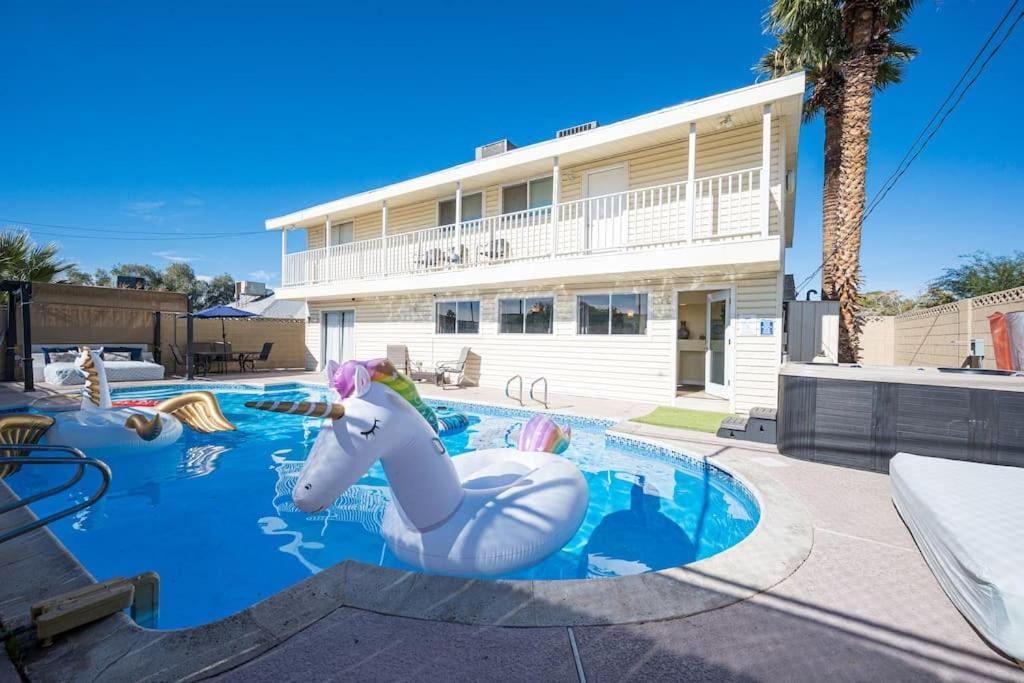 Large House, 15 Beds, Heated Pool, Hot Tub, Bbq, Close To Strip Las Vegas