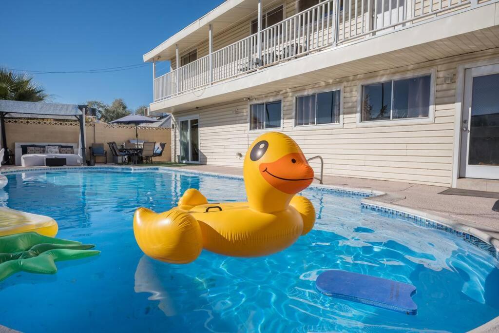 Villa Large House, 15 Beds, Heated Pool, Hot Tub, Bbq, Close To Strip