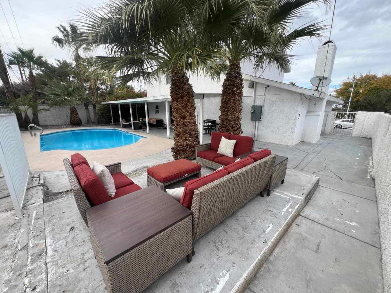 The Vegas Escape - Near The Airport/strip With Pool Holiday home