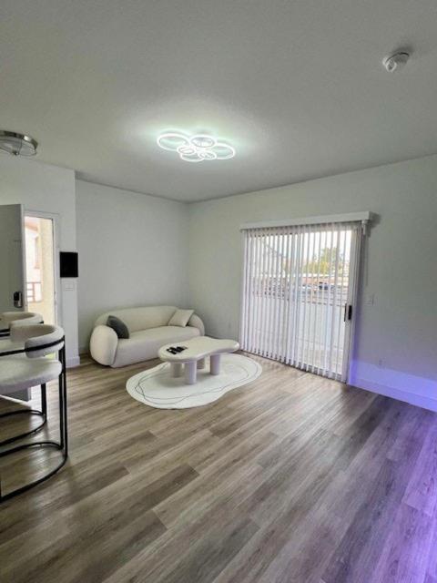Apartment Newly Upgraded 2bed 2bath Condo! Las Vegas