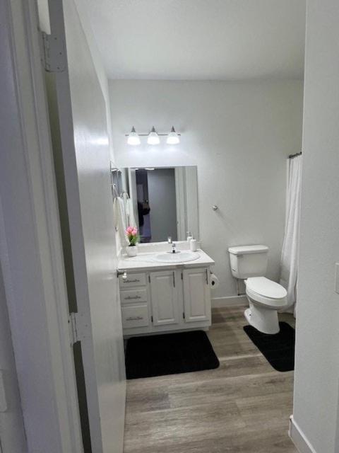 Newly Upgraded 2bed 2bath Condo! Apartment