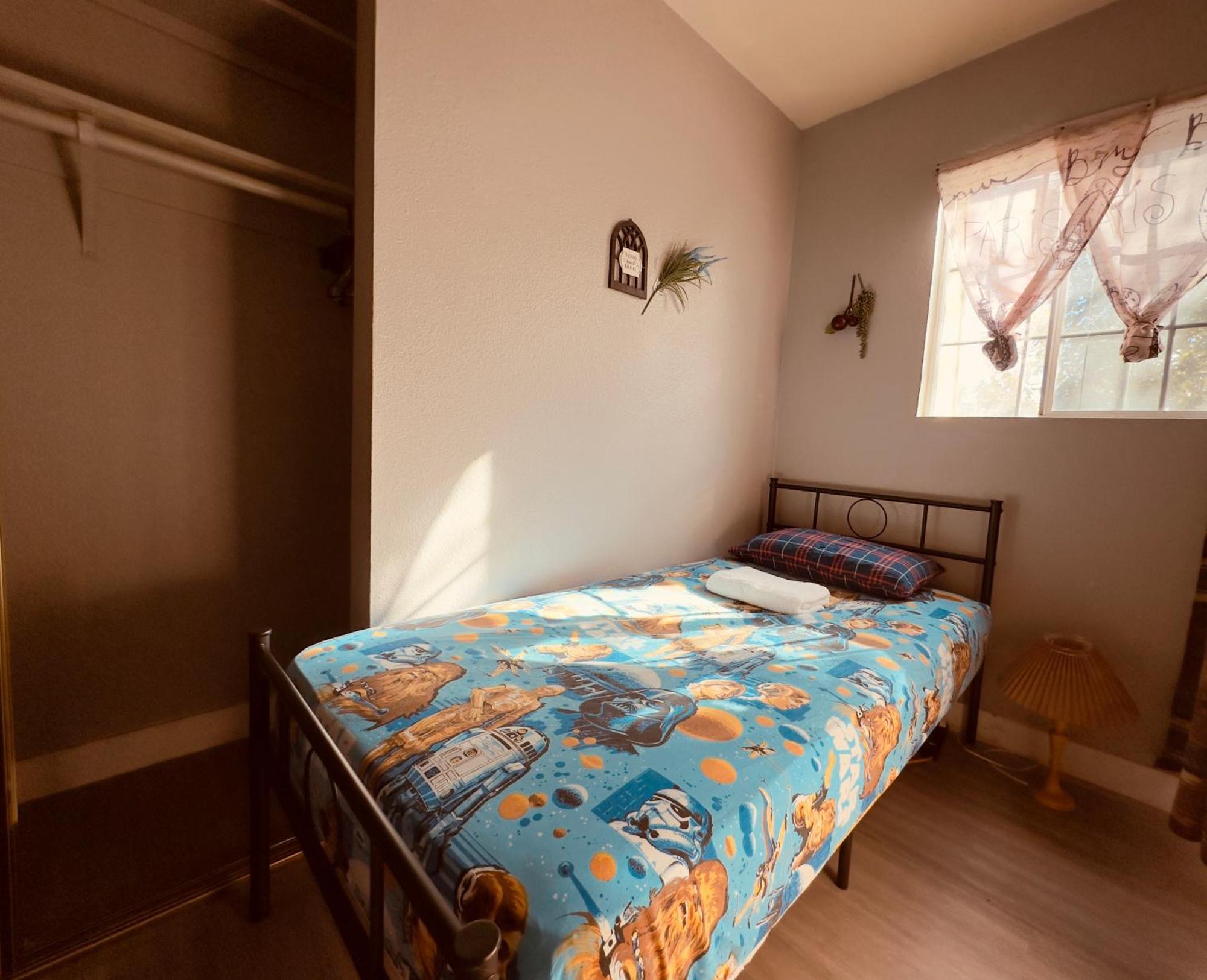 Vegas Simple Bed Share * Las Vegas