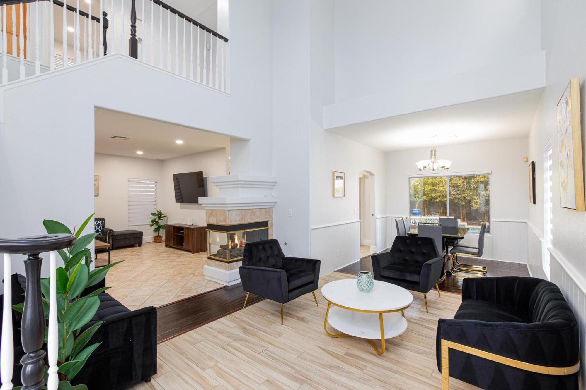 House In Vegas With Heated Pool Holiday home *