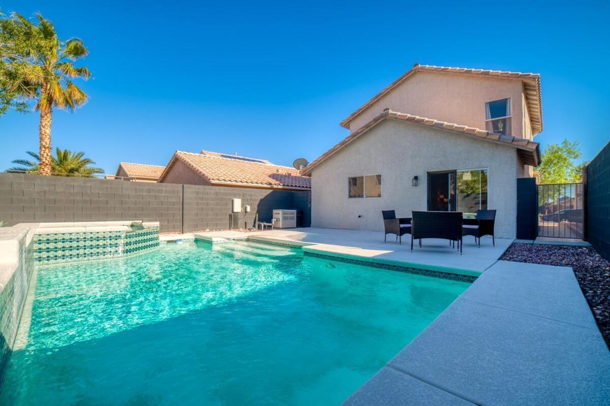 Beautiful Vegas With Pool