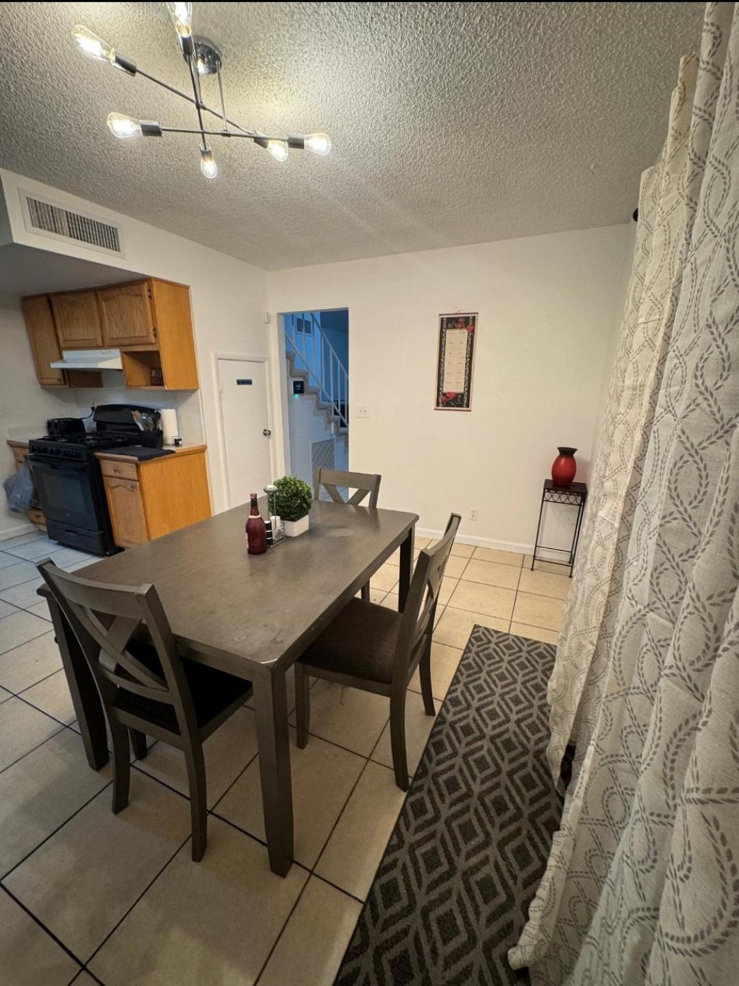 2 Mile Strip Homestay *
