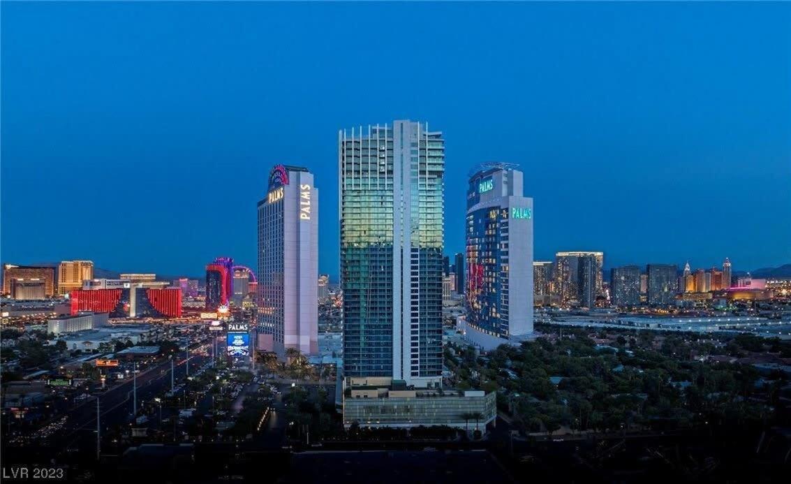 High Floor Mountain Views Balcony Access 2409