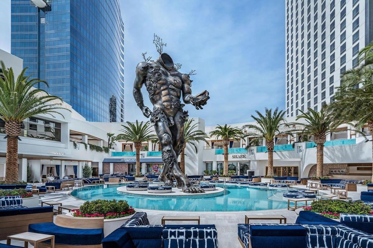 With Stunning Views Balcony Access 23303