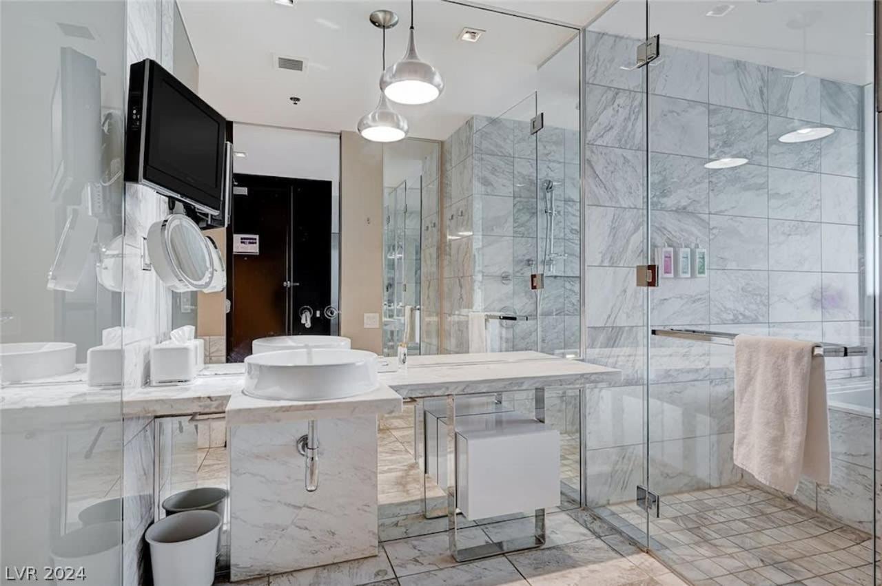Luxurious Mountain Views At Palms 16319 Apartment Las Vegas