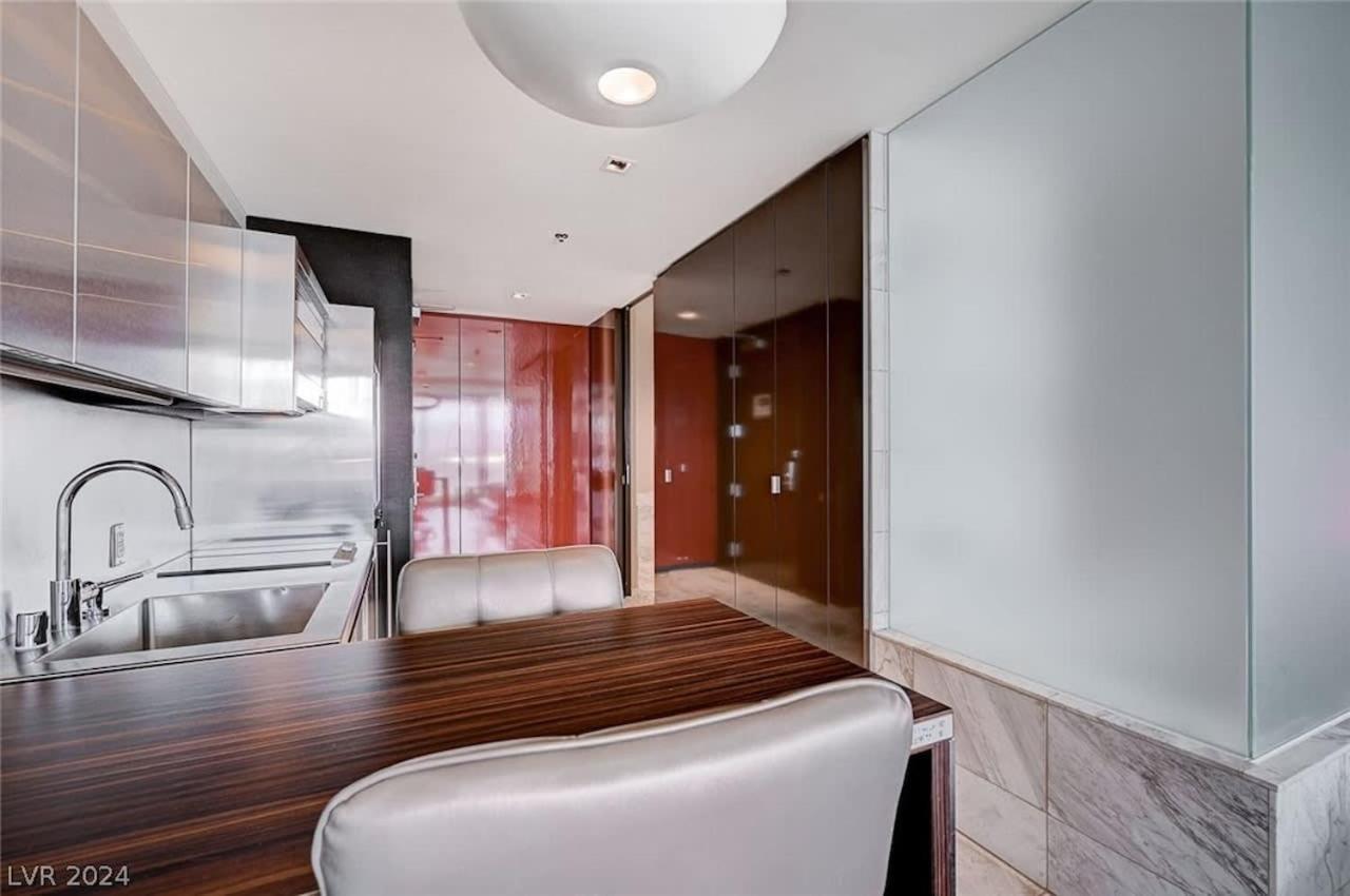 Luxurious Mountain Views At Palms 16319 *