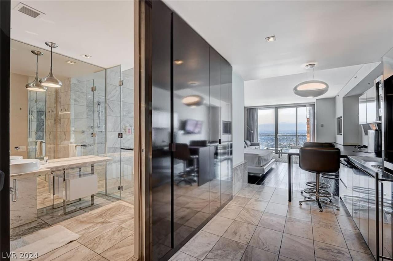 Luxurious Mountain Views At Palms 16319