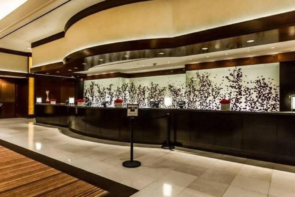 Mgm 29717 Strip View Balcony *