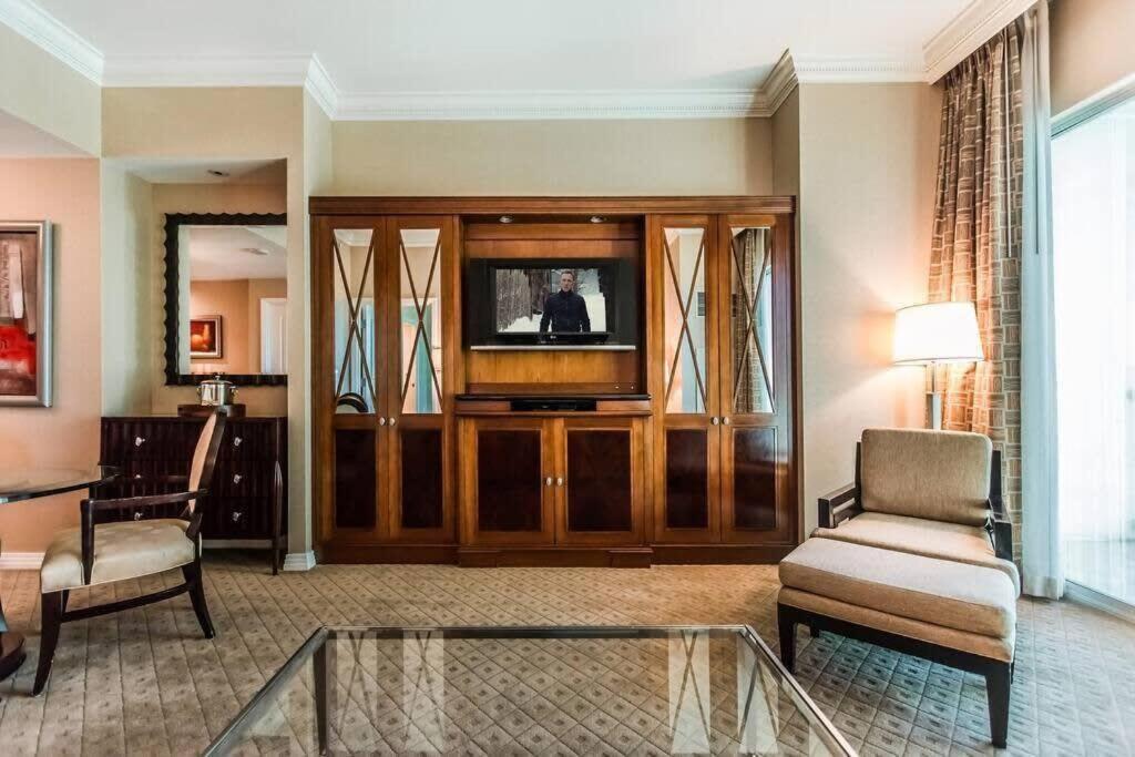 Mgm 12721 Executive Corner 1br Strip View Balcony
