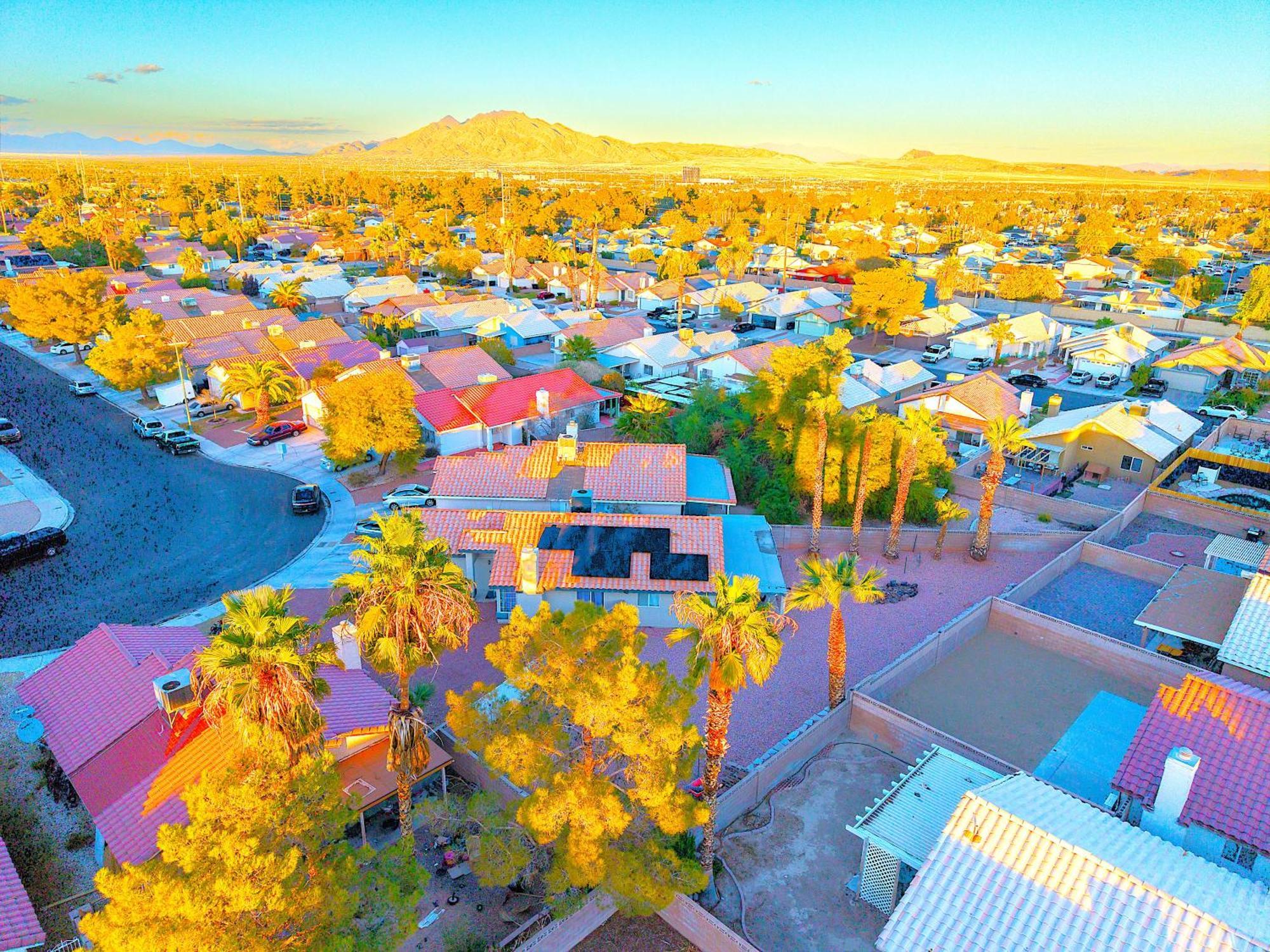 Private Studio Oasis Close To The Strip Holiday home Las Vegas