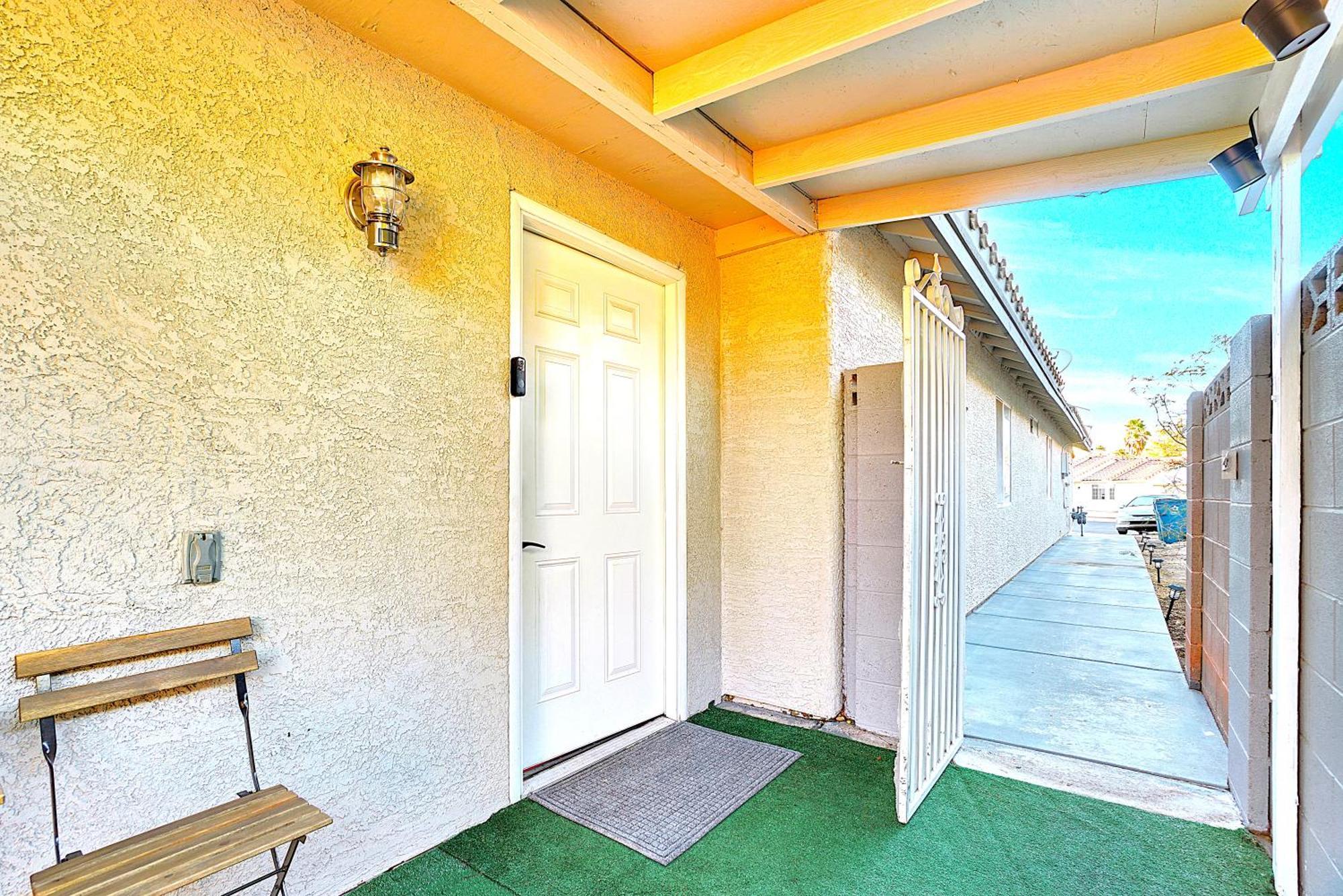 Private Studio Oasis Close To The Strip Holiday home
