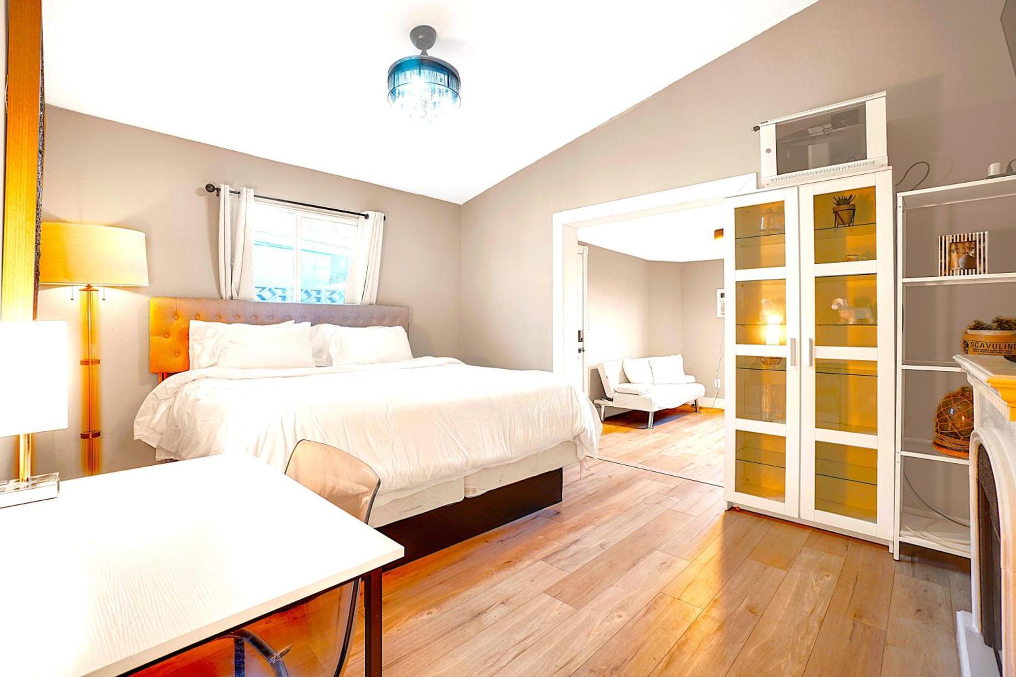 Private Studio Oasis Close To The Strip Holiday home Las Vegas