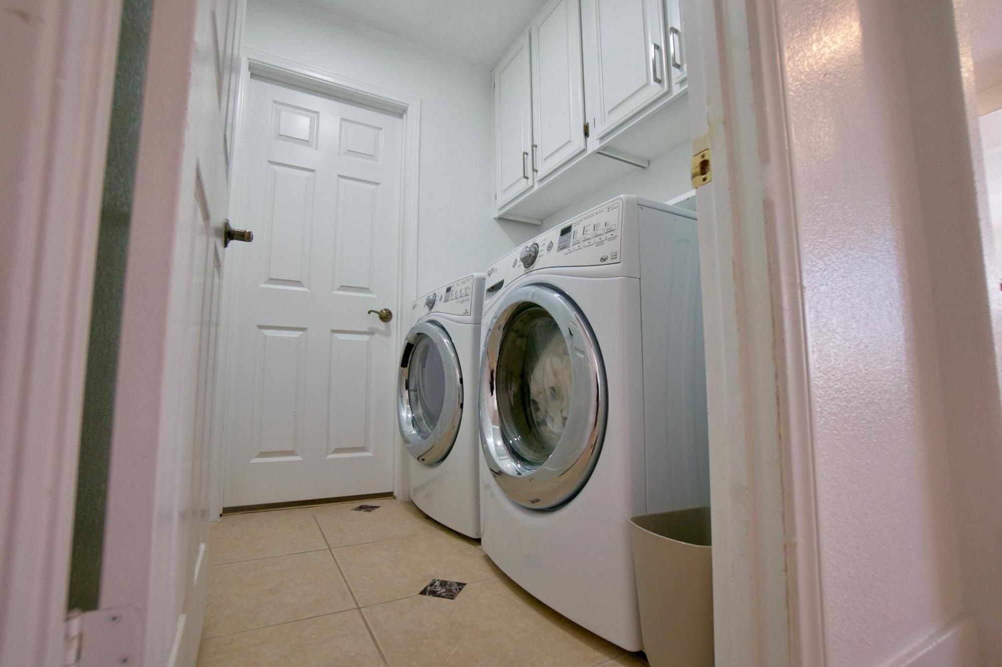 Vegas Lucky Vacation - Entire Home, Pool, 15mins From Strip And More! Holiday home Las Vegas