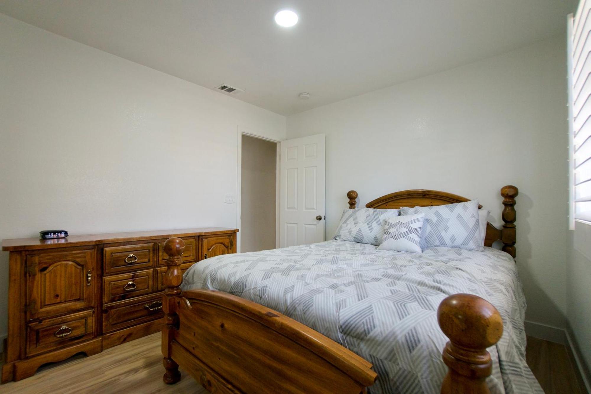 Vegas Lucky Vacation - Entire Home, Pool, 15mins From Strip And More! Holiday home Las Vegas
