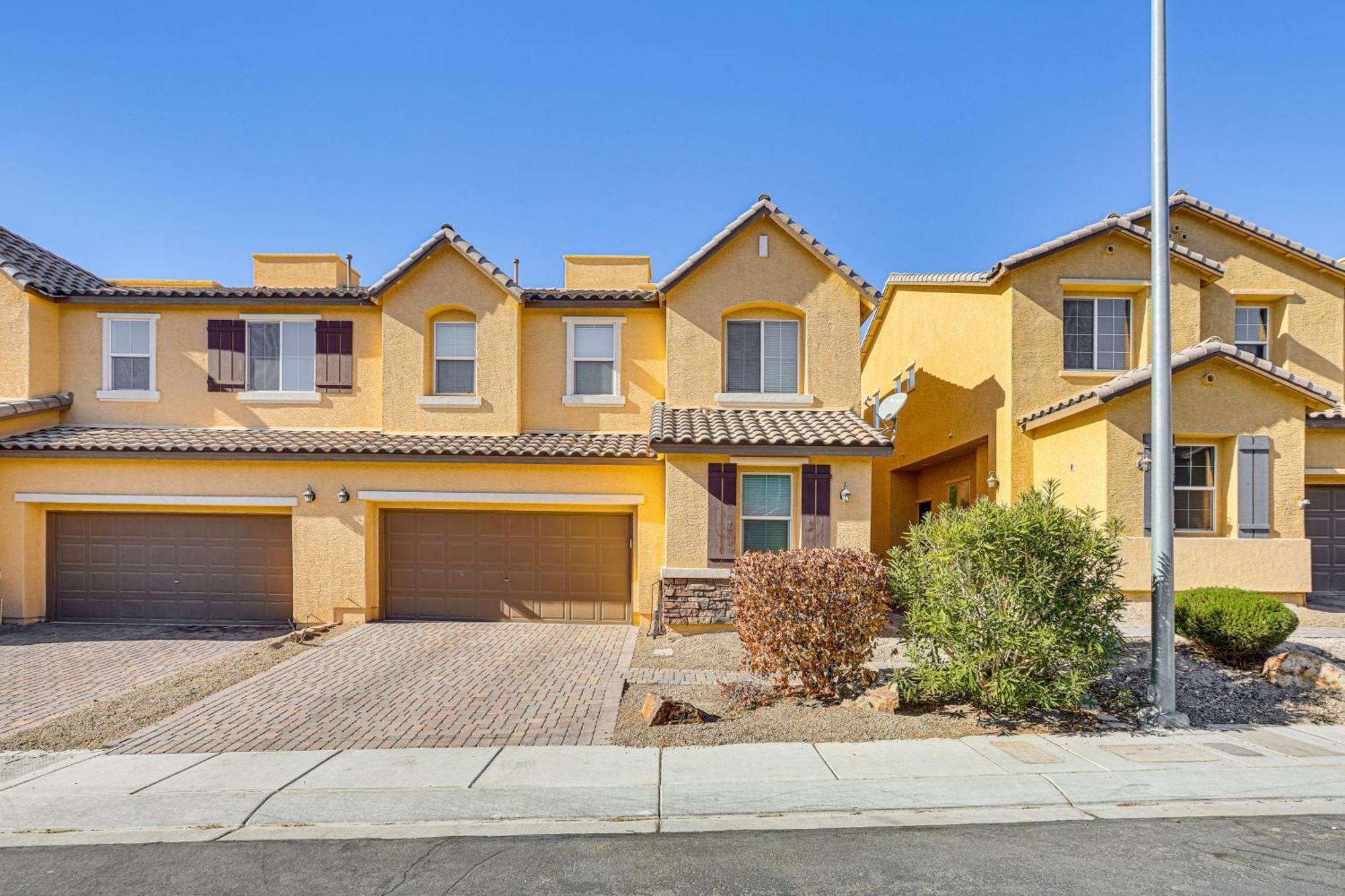1 Mi To Aliante Casino Townhome With Fenced Yard! *
