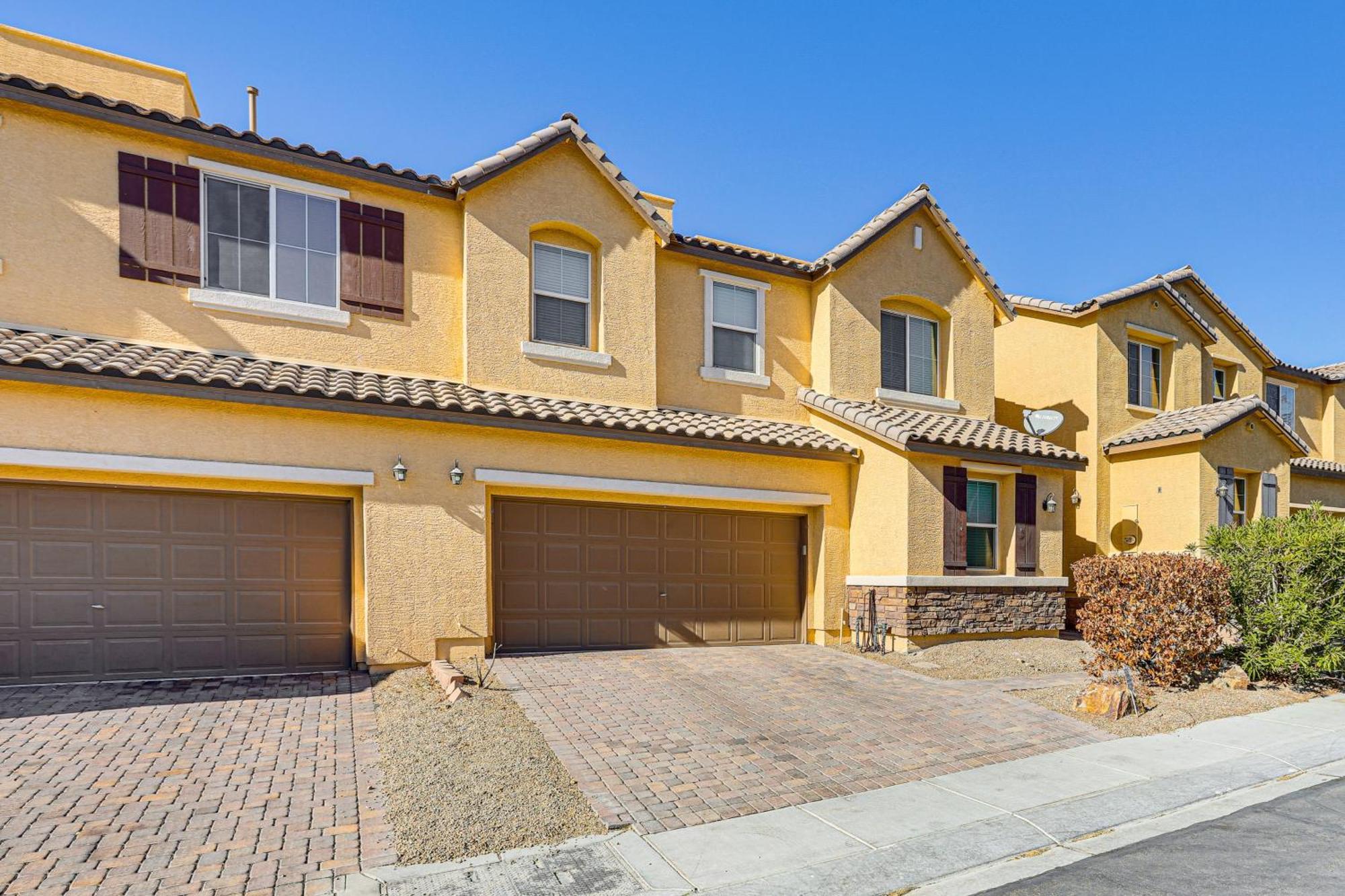 1 Mi To Aliante Casino Townhome With Fenced Yard! * Las Vegas