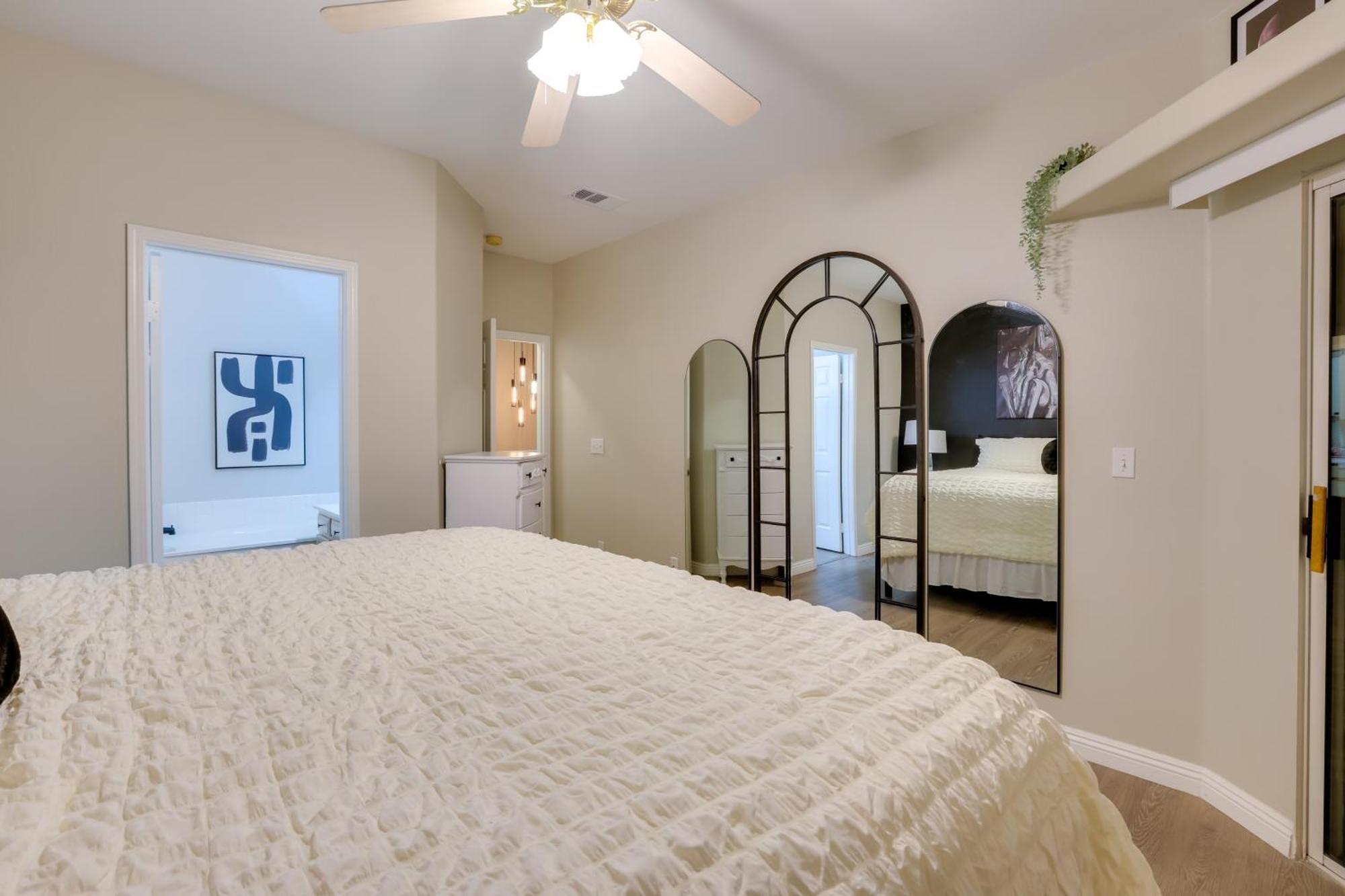 6 Mi To Vegas Strip City-view Gem With Pool Access * Las Vegas