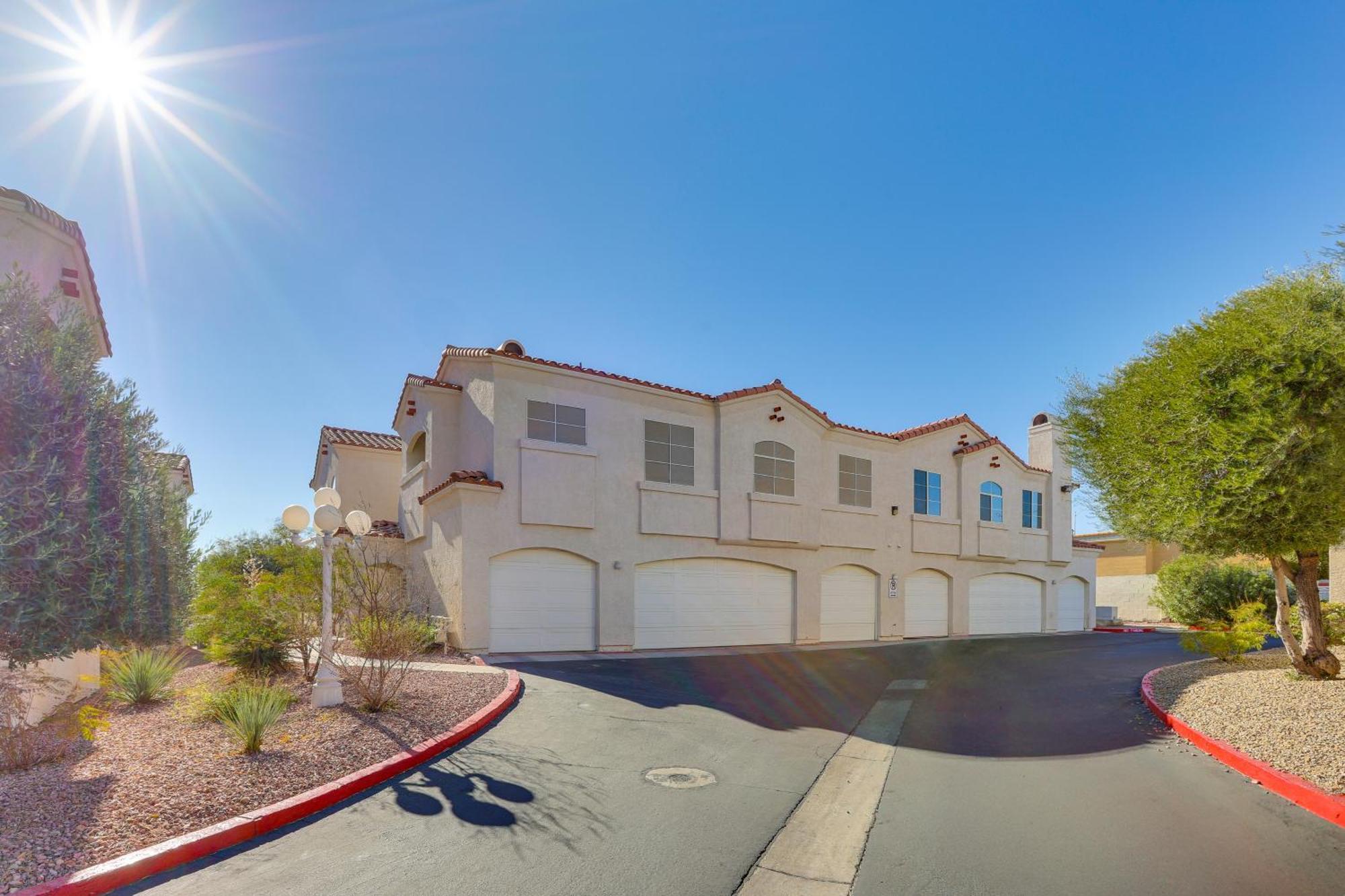 6 Mi To Vegas Strip City-view Gem With Pool Access