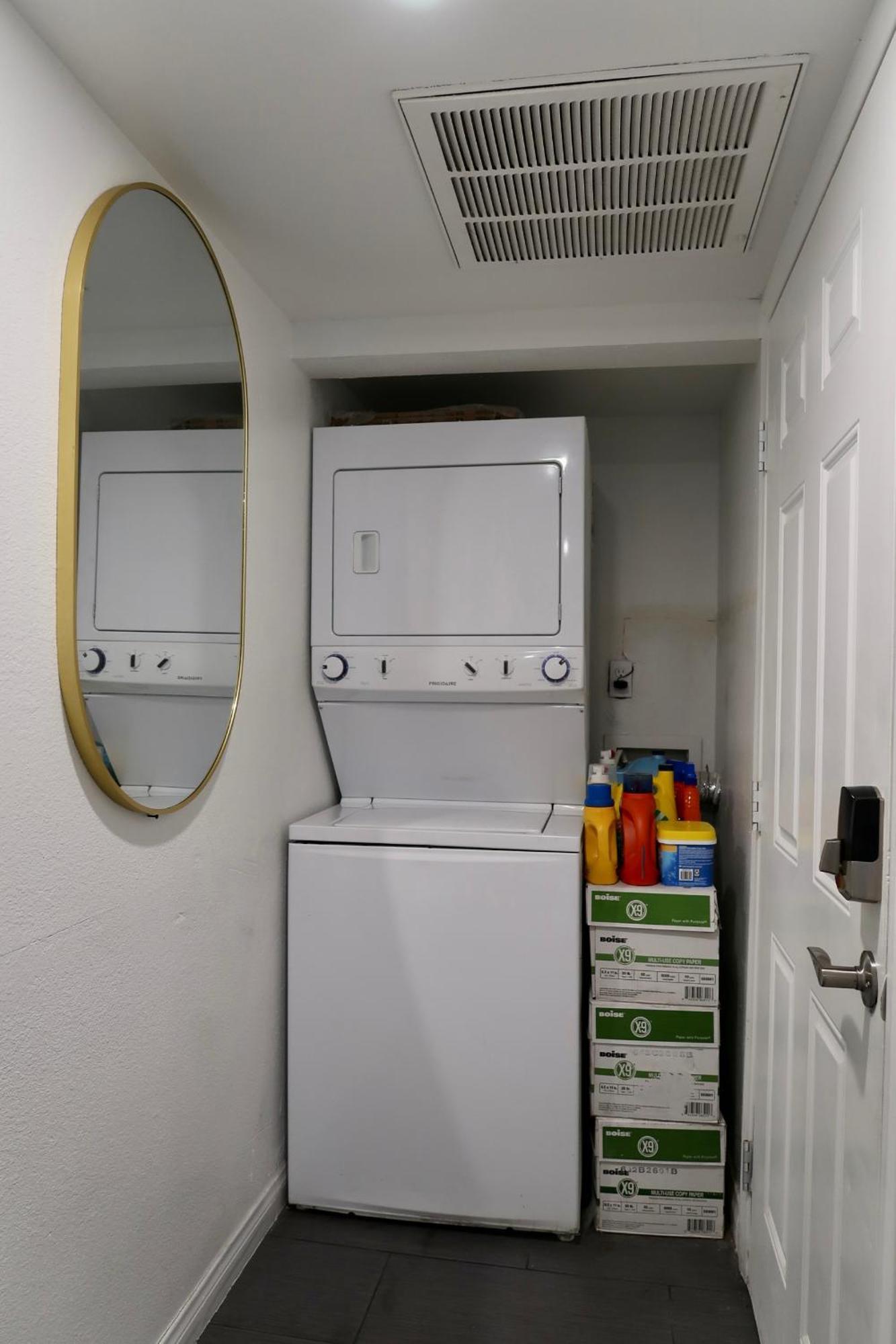 1 Bdrm Md Pkway Apartment *