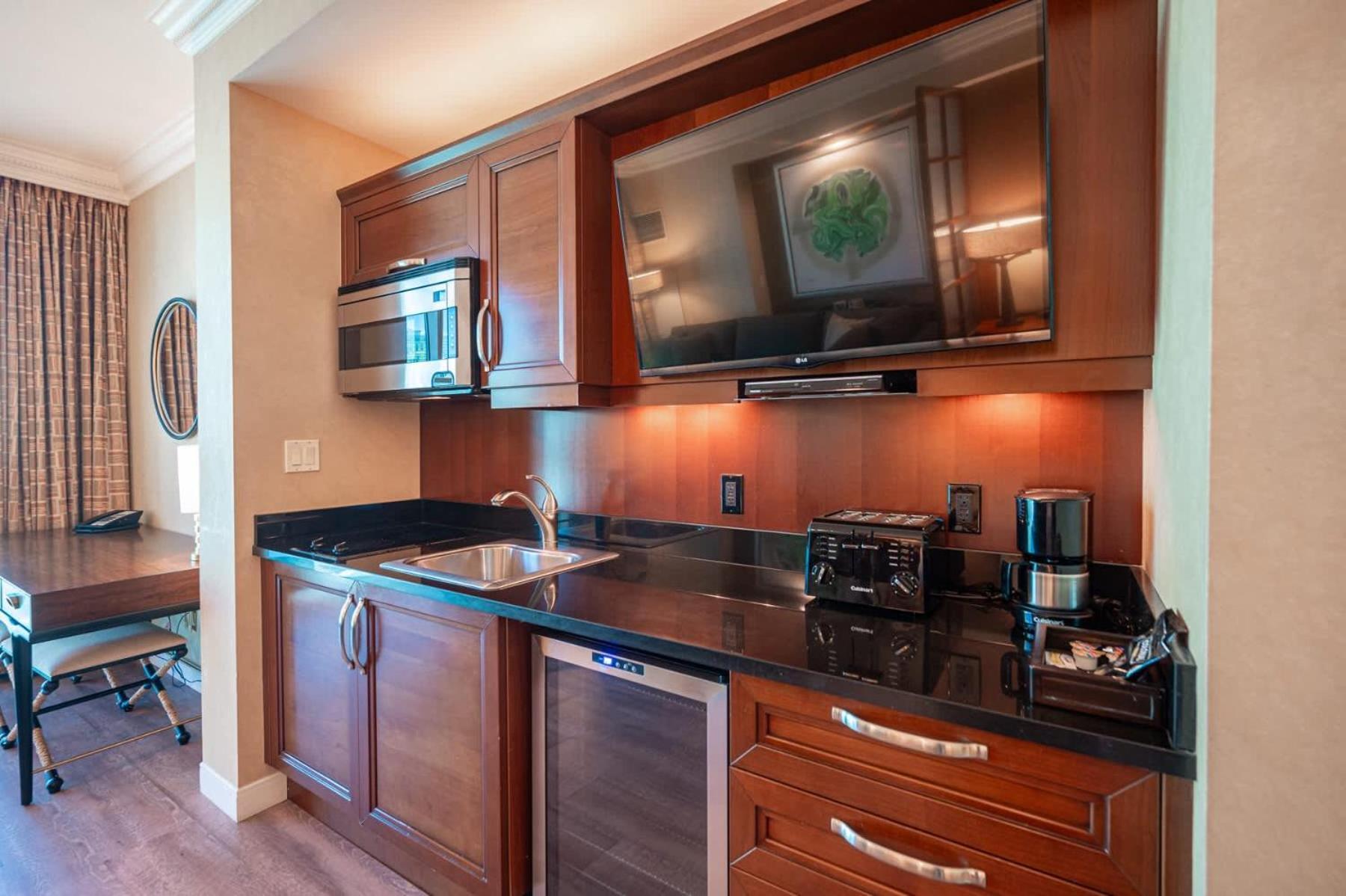 Holiday home No Fee Strip View + Free Valet + Pool *
