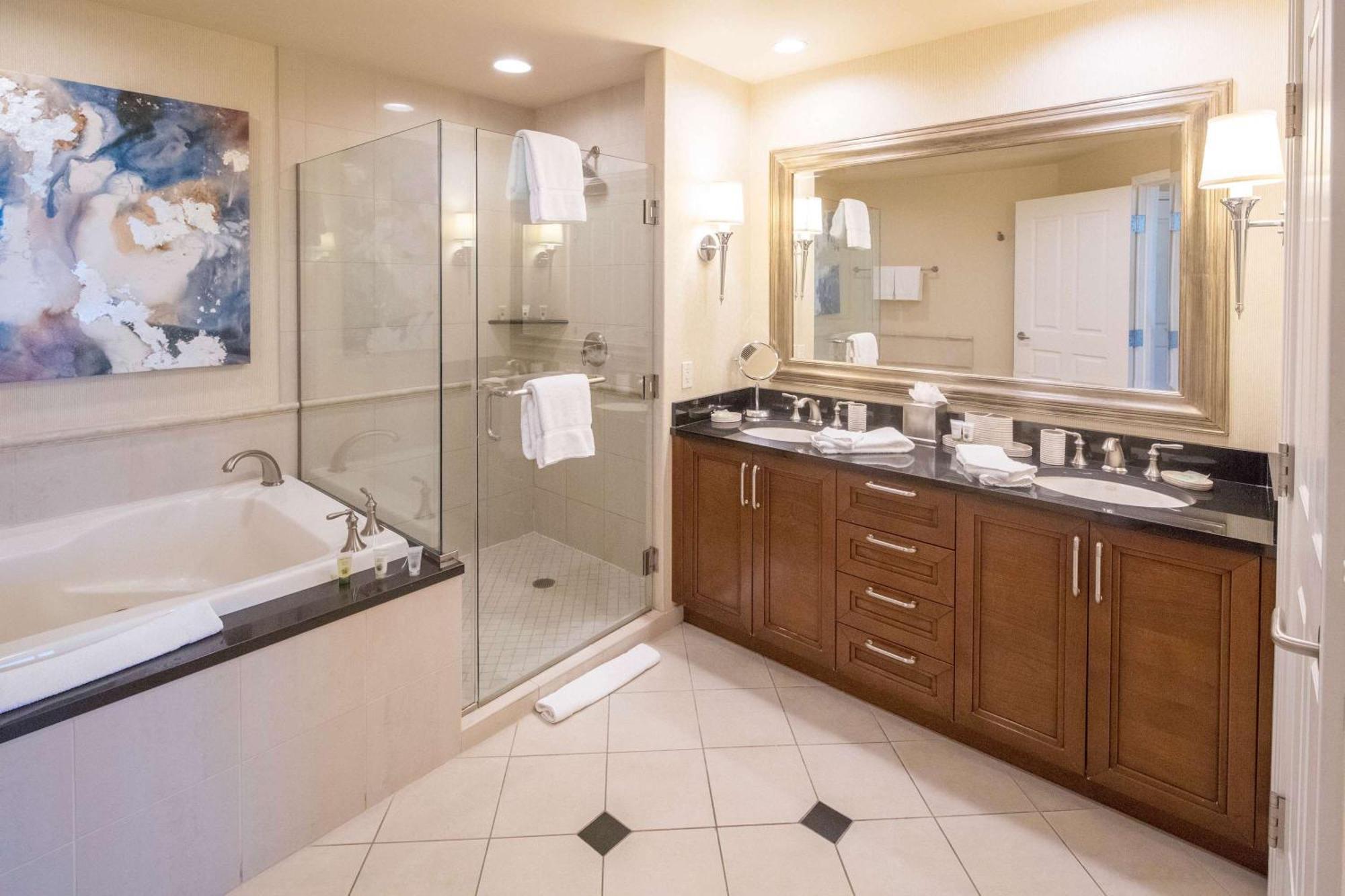 No Fee Strip View +free Valet + Pool *