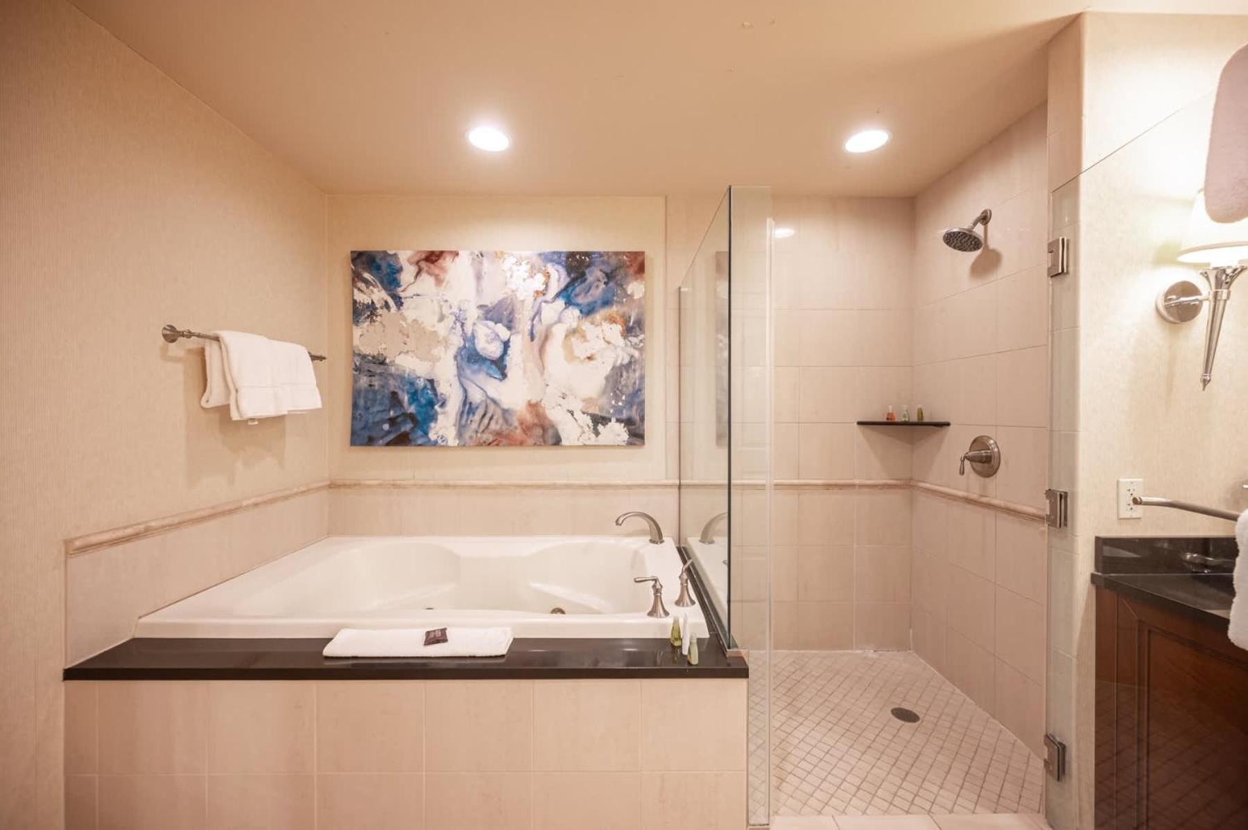 No Fee Strip View +free Valet + Pool
