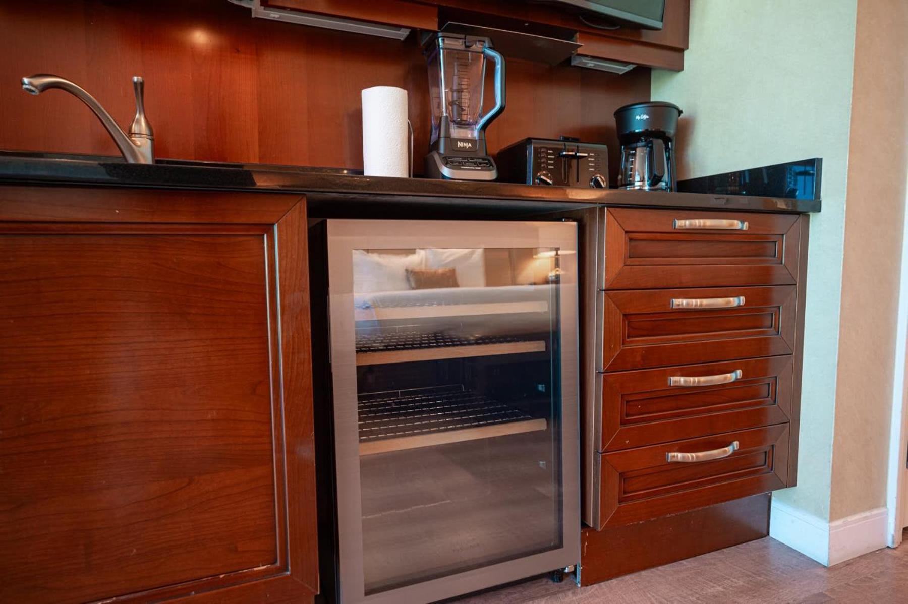 Holiday home No Fee Strip View +free Valet + Pool