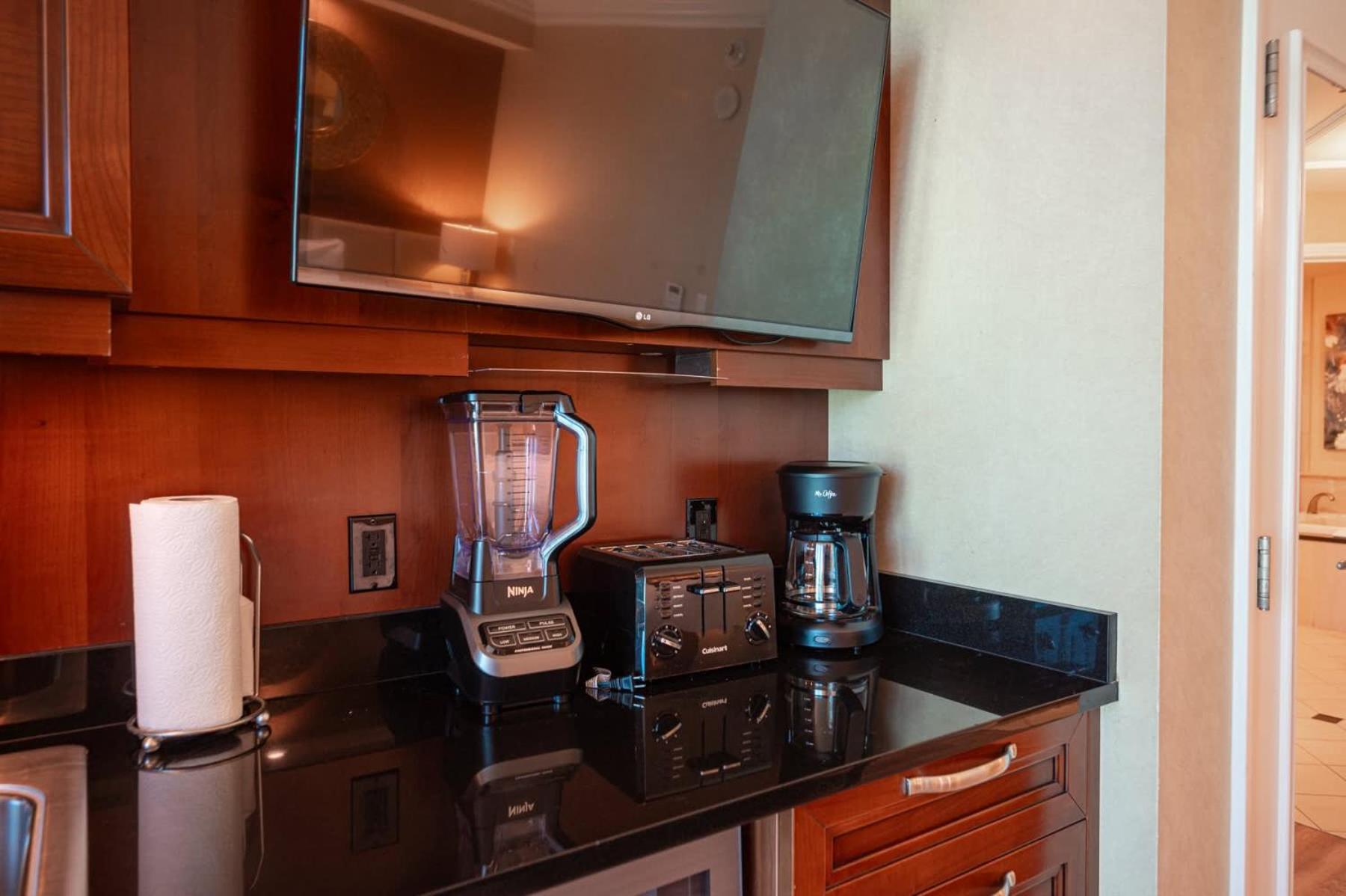 No Fee Strip View +free Valet + Pool Holiday home *