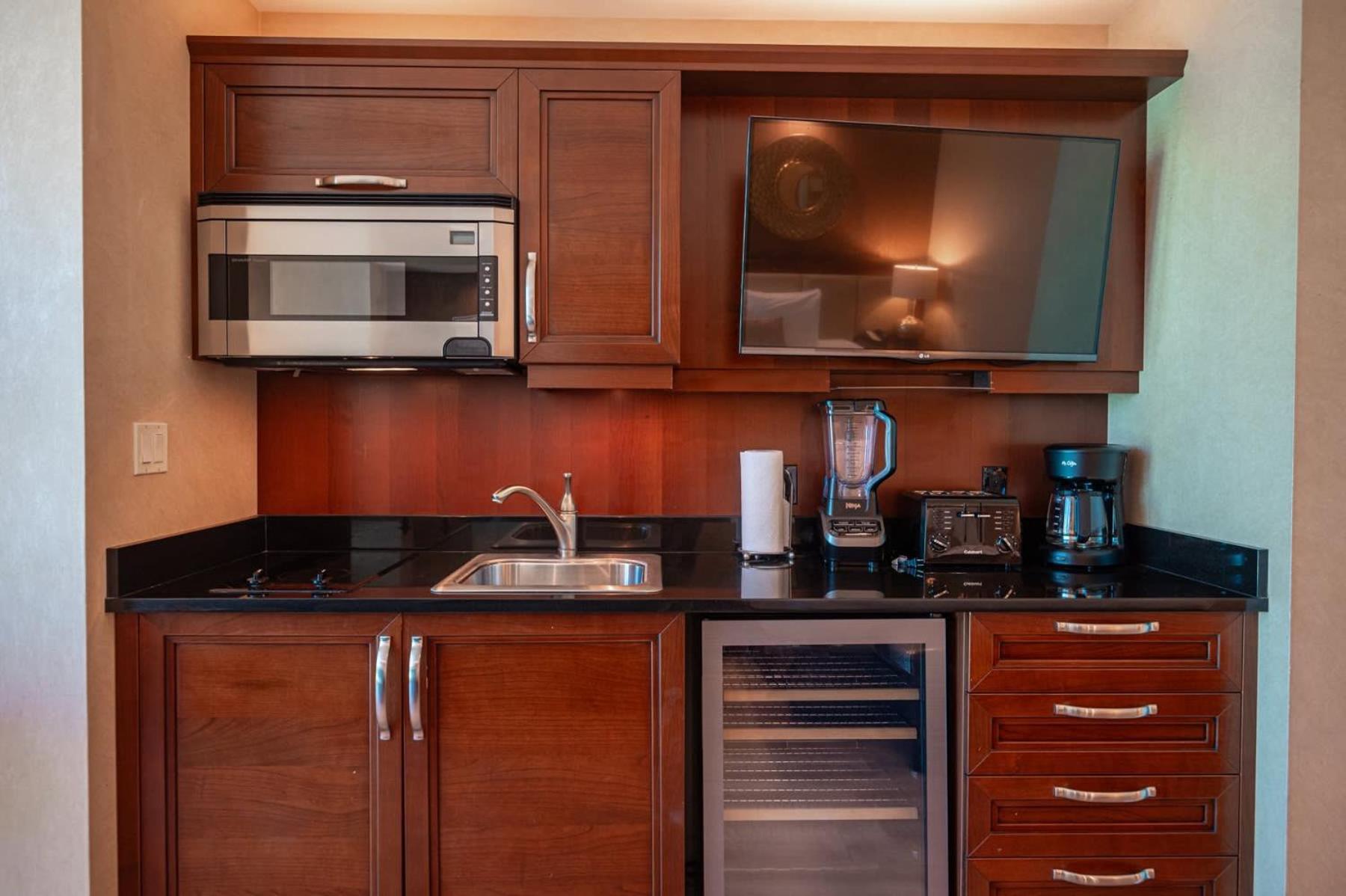 No Fee Strip View +free Valet + Pool *