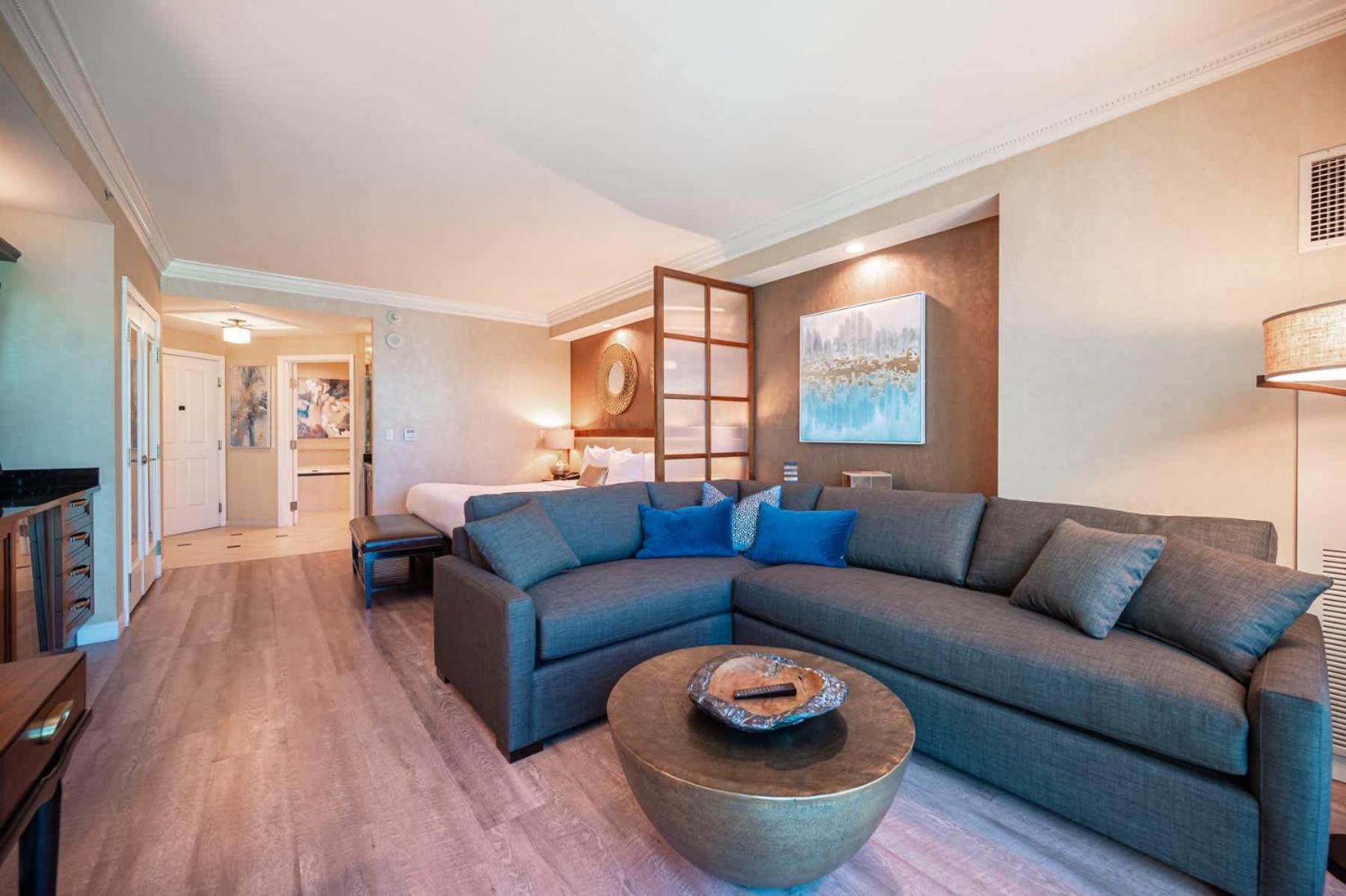 No Fee Strip View +free Valet + Pool