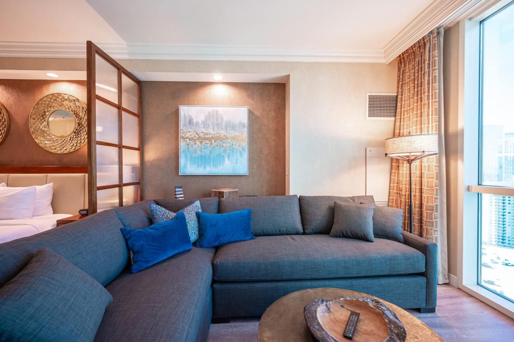 Holiday home No Fee Strip View +free Valet + Pool